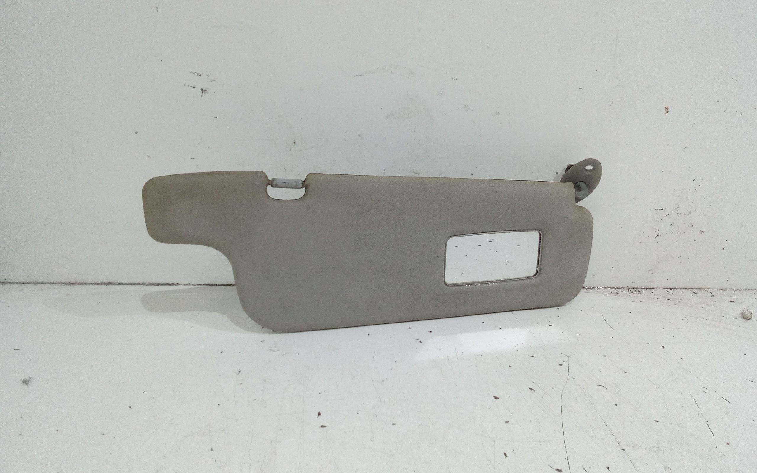 Aletta Parasole Parabrezza Destro 7431052041B0 Usato