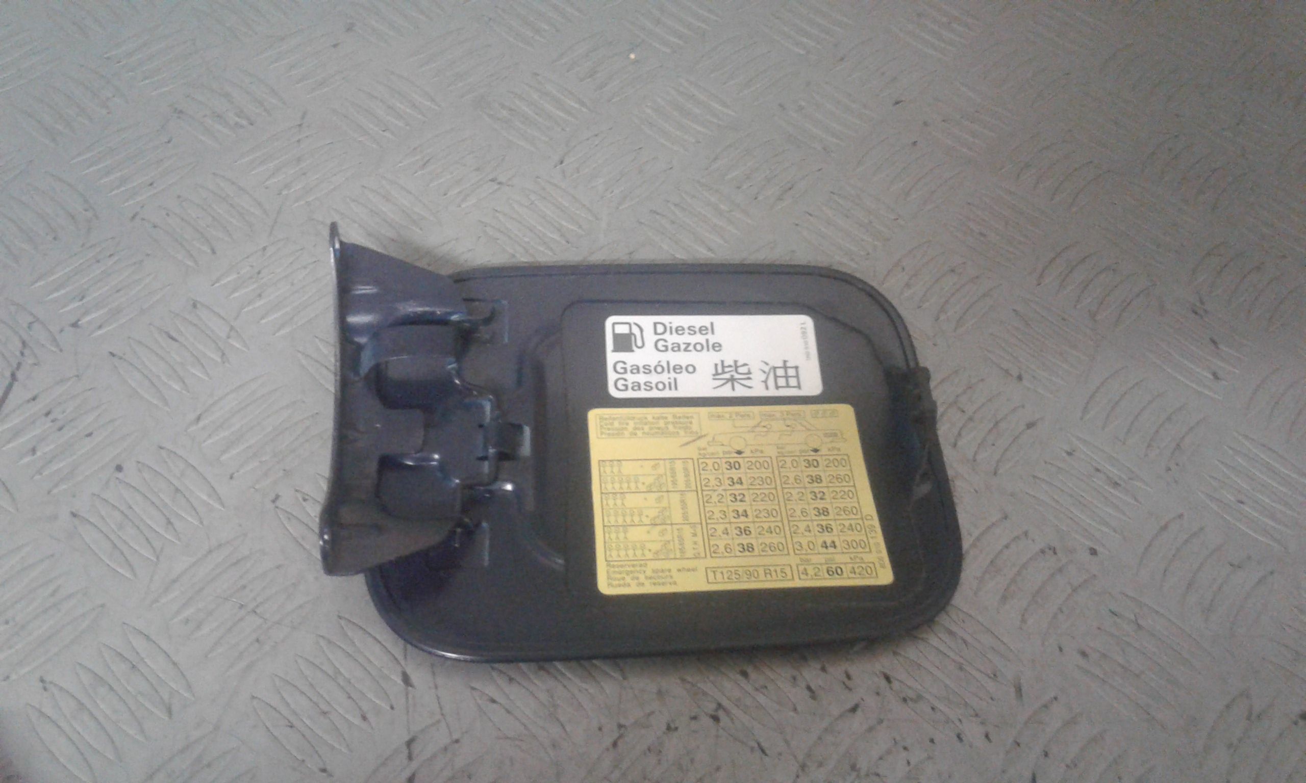 Sportello Carburante 8D5809905B Usato