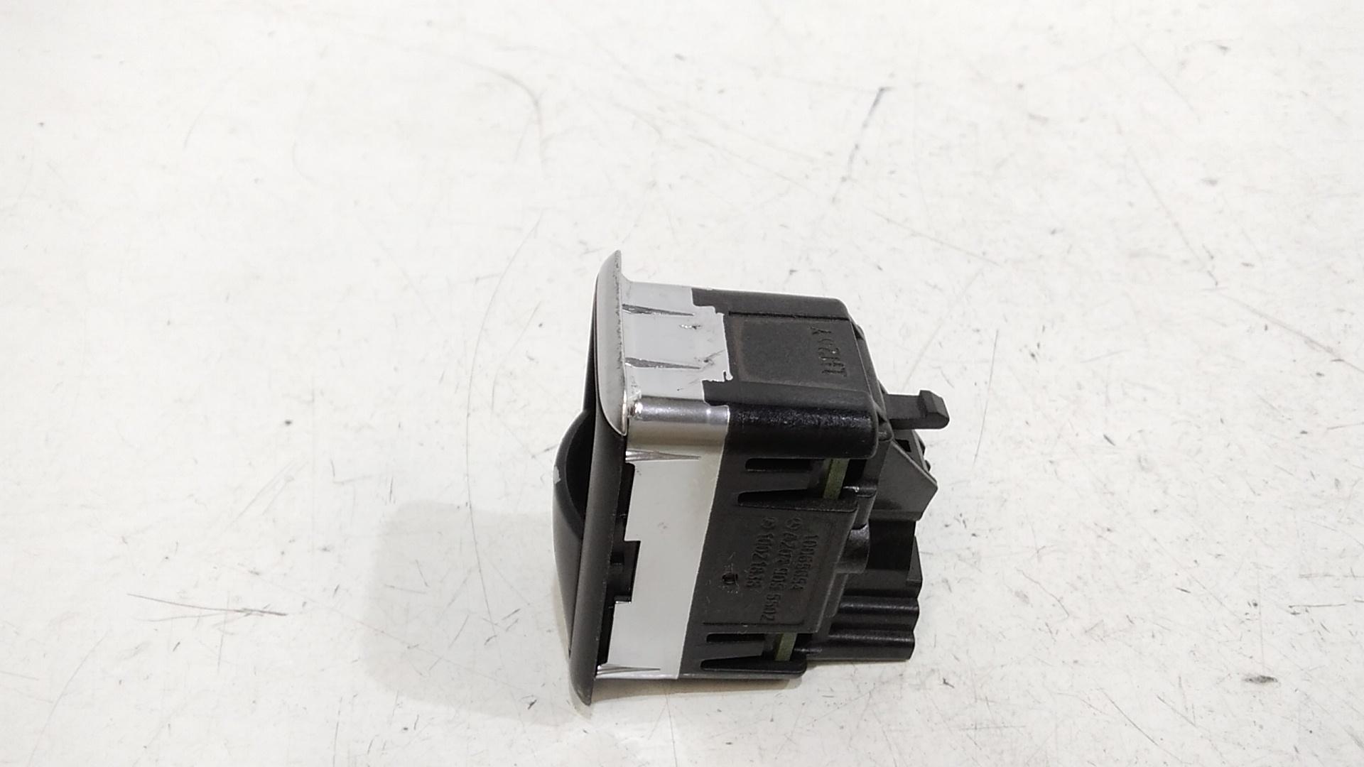 Interruttore Alzacristalli Porta Ant. Destro Usato