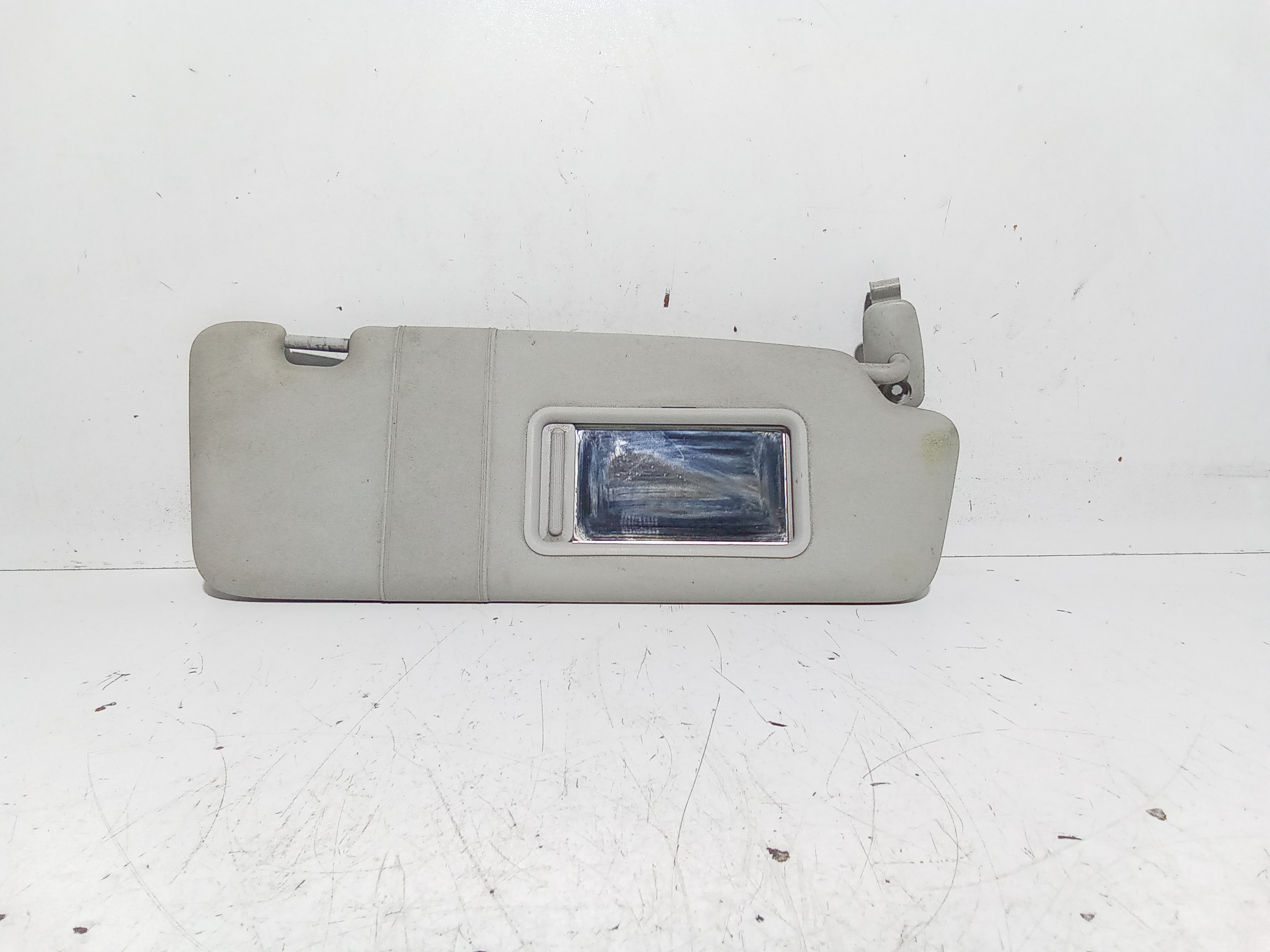 Aletta Parasole Parabrezza Destro 8P08575525B9 Usato