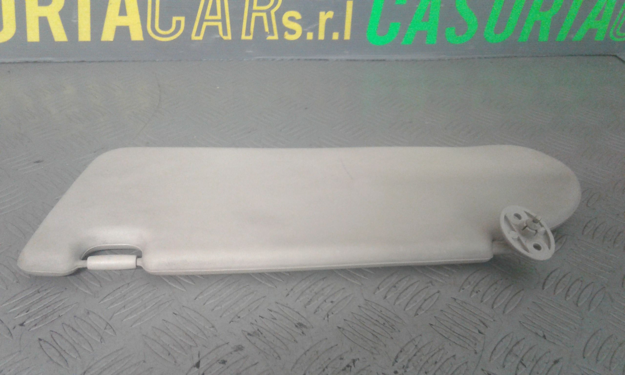 Aletta Parasole Parabrezza Destro AWR4897LUM Usato