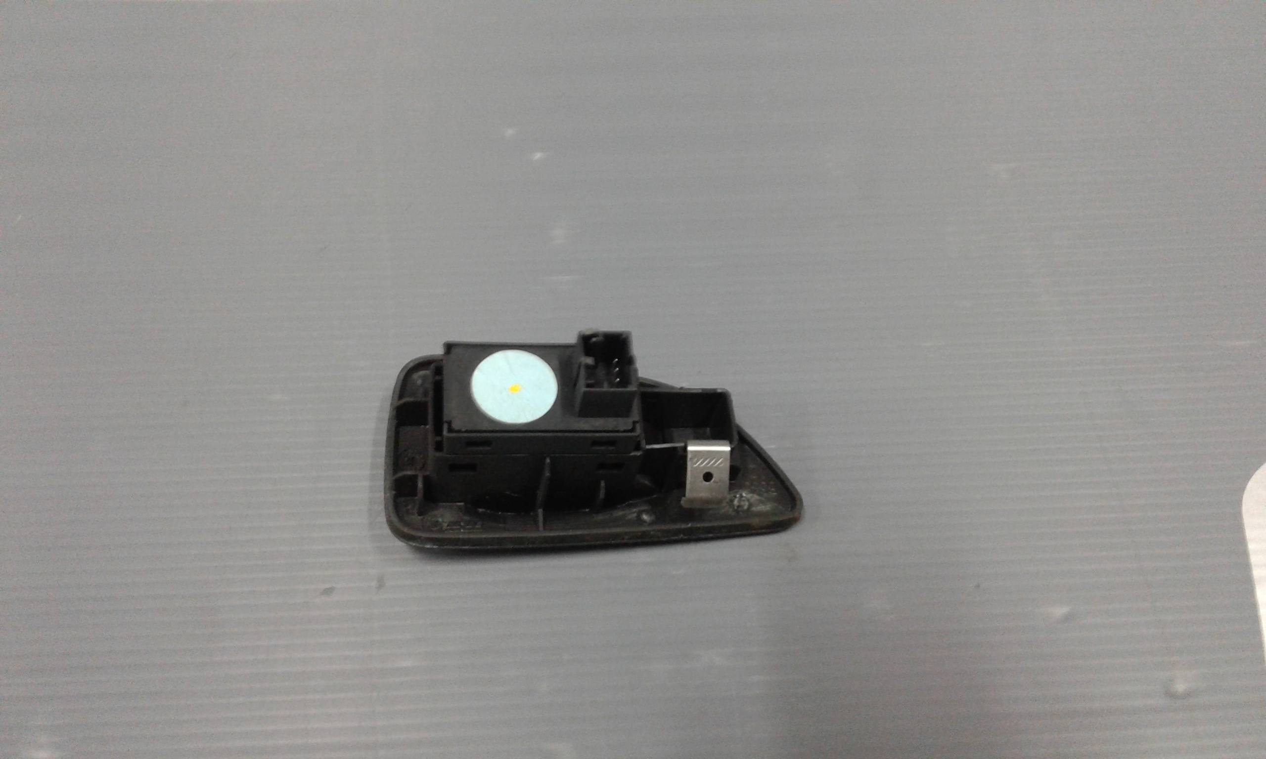 Interruttore Alzacristalli Porta Post. Destro 735411039 Usato