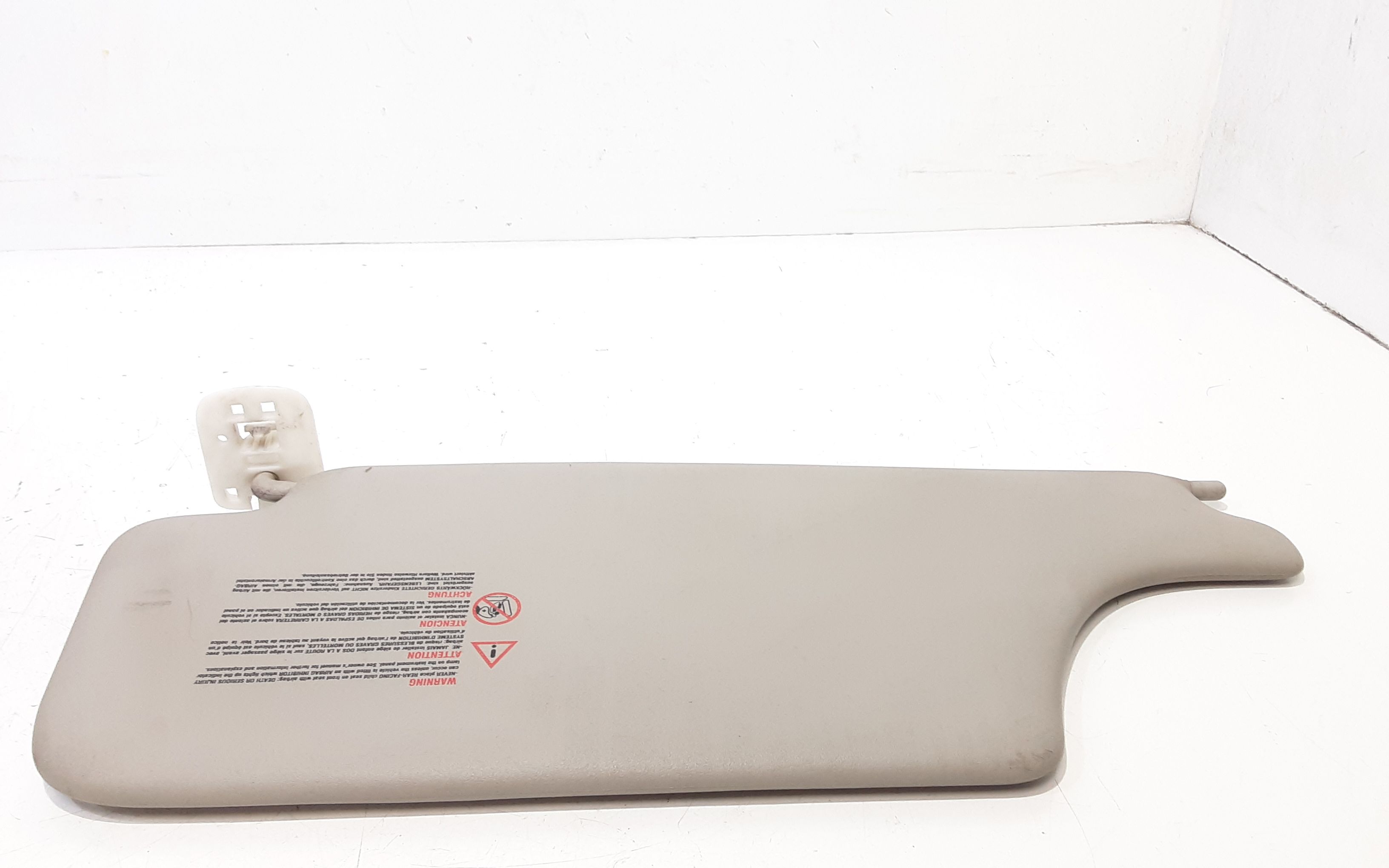 Aletta Parasole Parabrezza Destro 8200213199 Usato