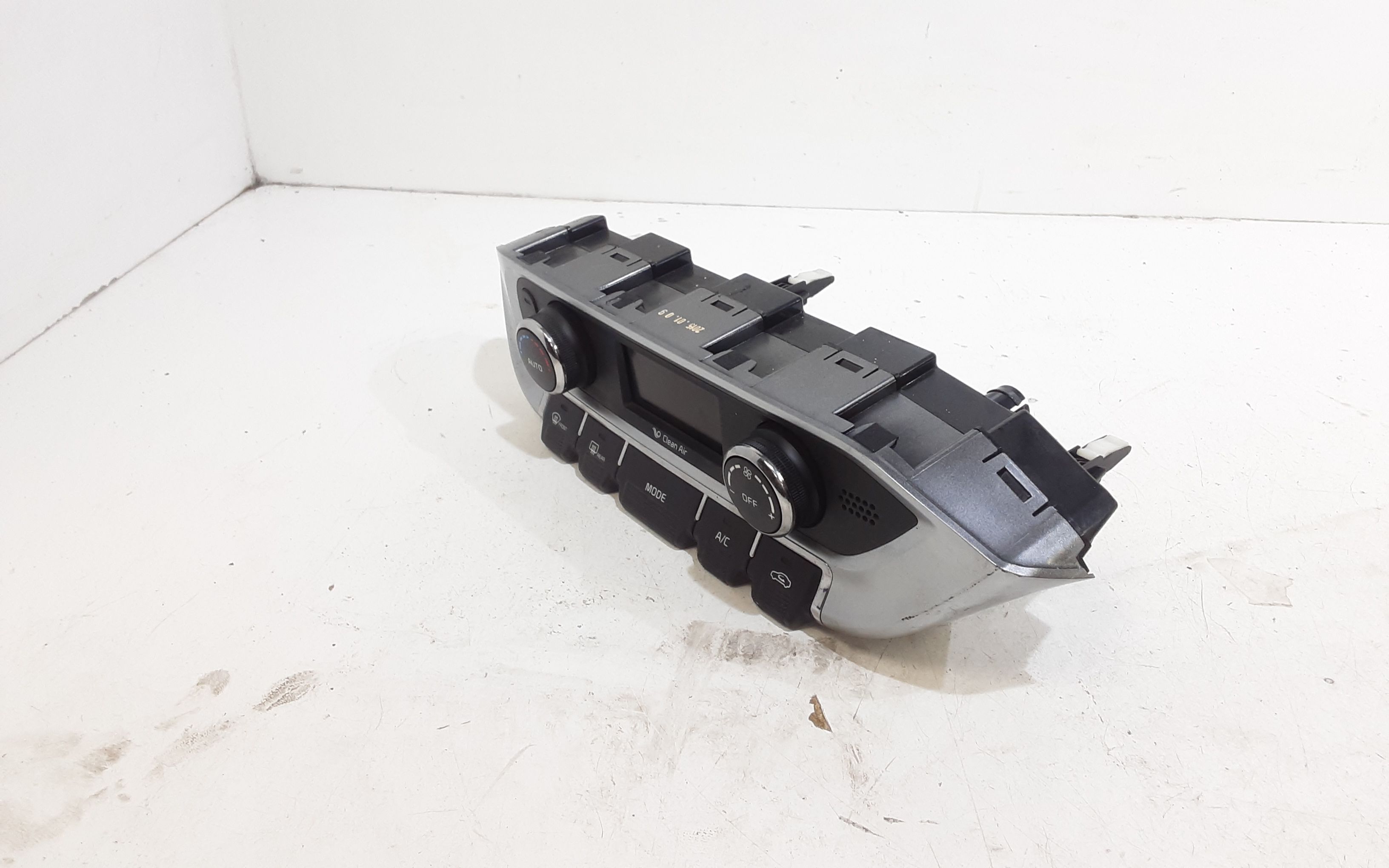 Blocco Comando Climatizzazione 972501W220 Usato