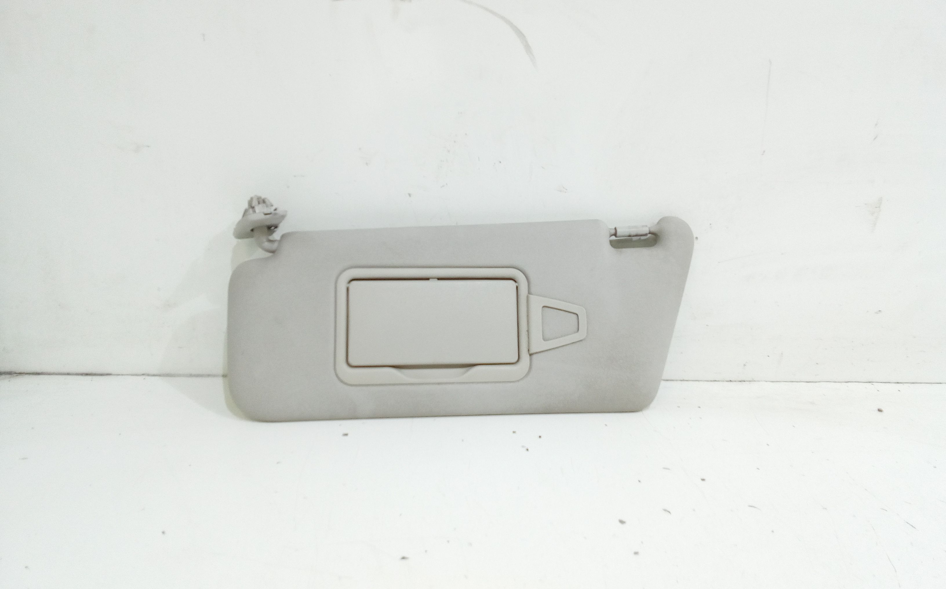 Aletta Parasole Parabrezza Sinistro A16981001107H48 Usato