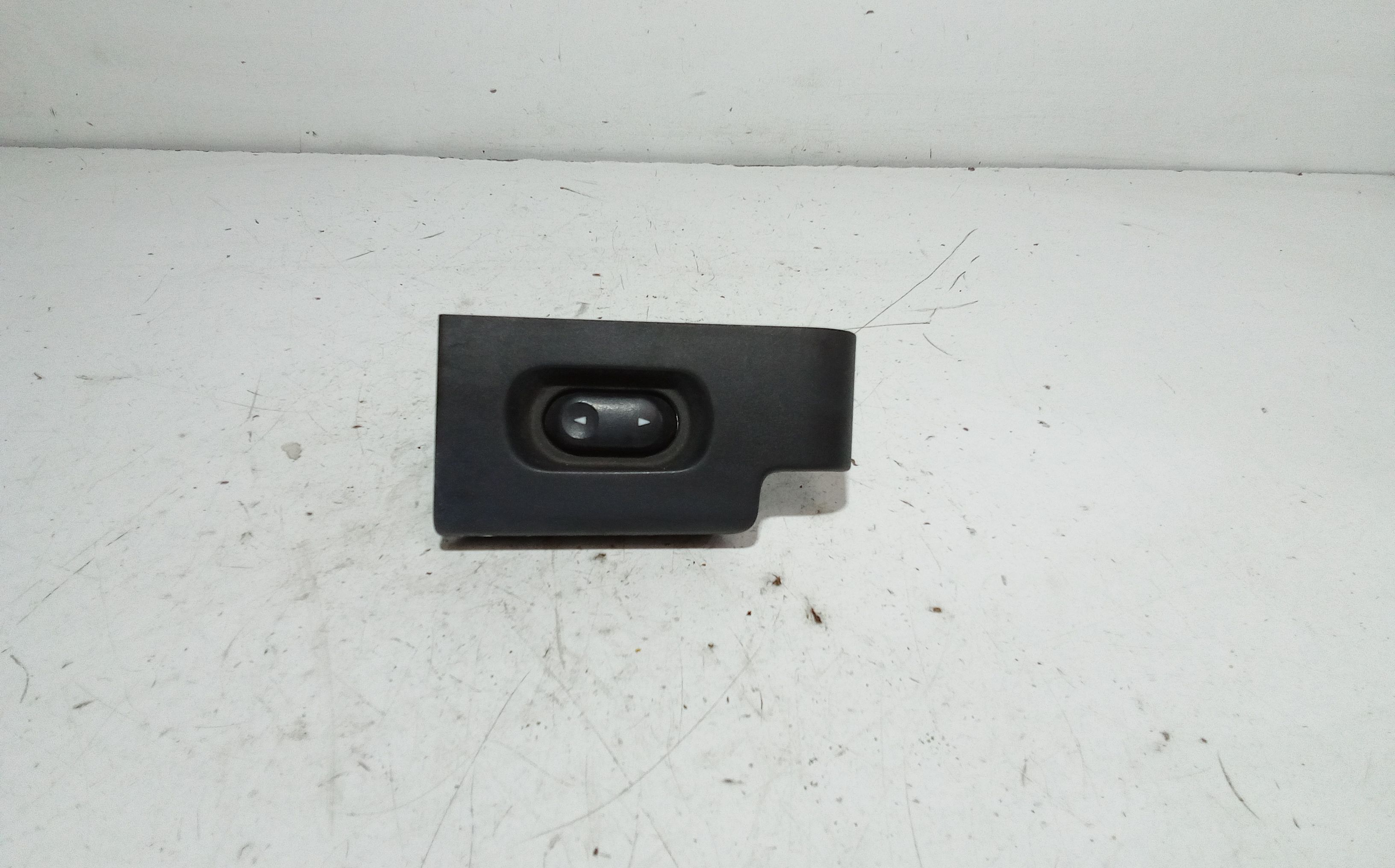 Interruttore Alzacristalli Porta Post. Sinistro YUF000200LNF Usato