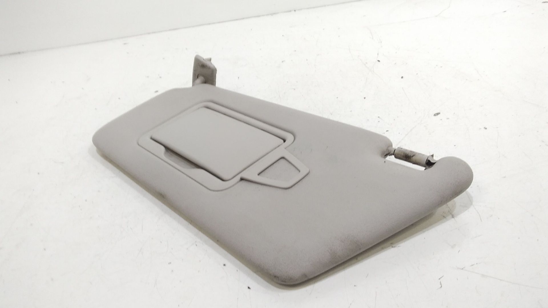 Aletta Parasole Parabrezza Sinistro A16981001107H48 Usato