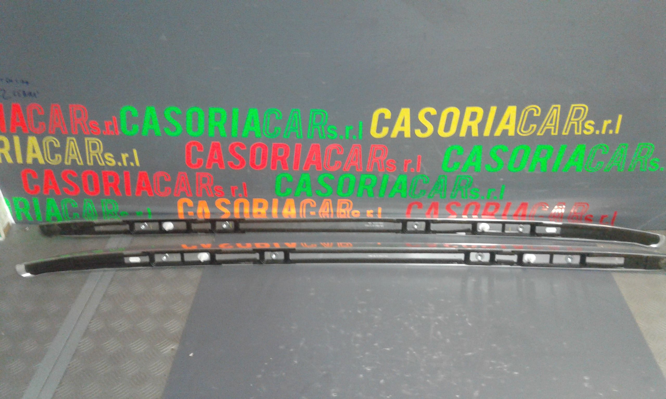 Barre Portatutto Per Mancorrente Tetto Destro + Barre Portatutto Per Mancorrente Tetto Sinistro Usato