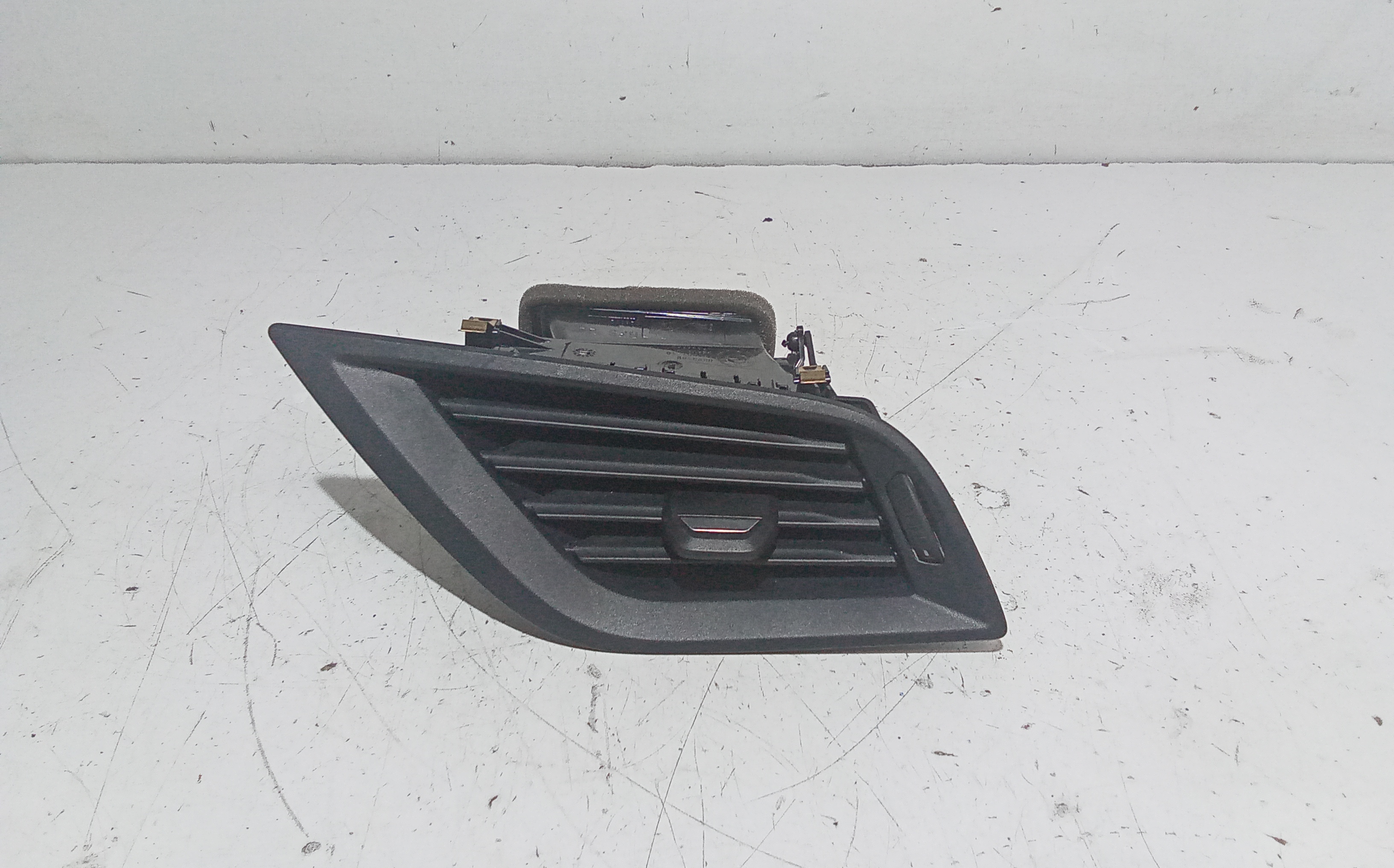 Condotto Aria Bocchette Lat. Cruscotto Destro 64226823169 Usato