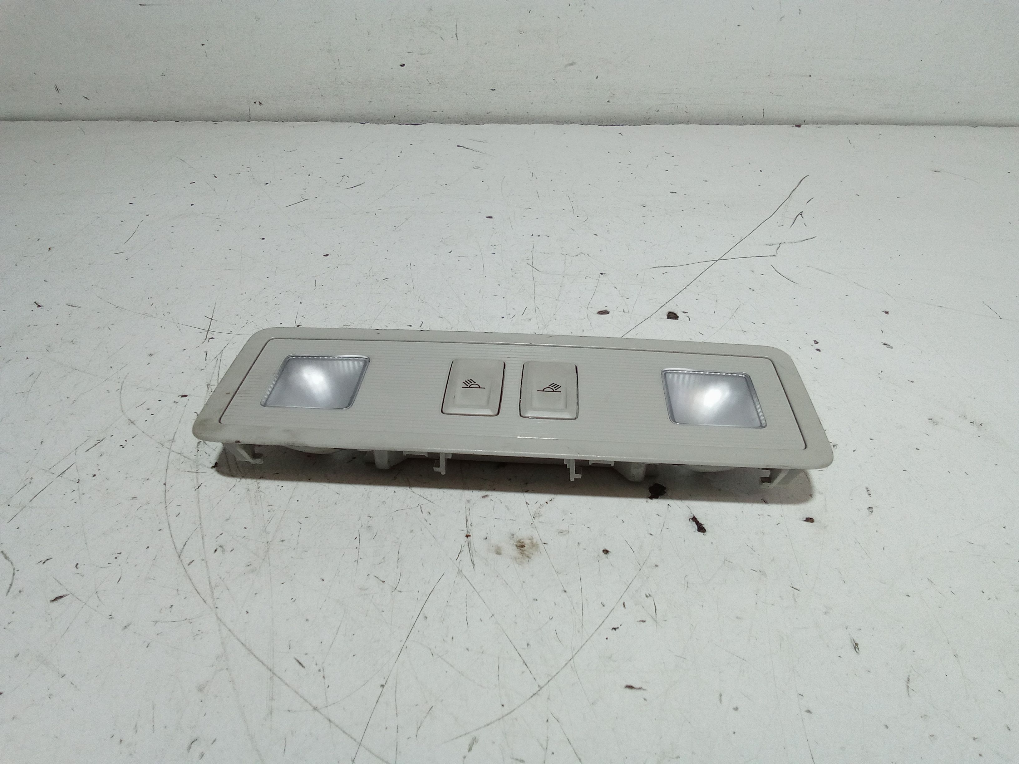 Luce Cortesia Ant. Tetto 2GA947105AADNR Usato