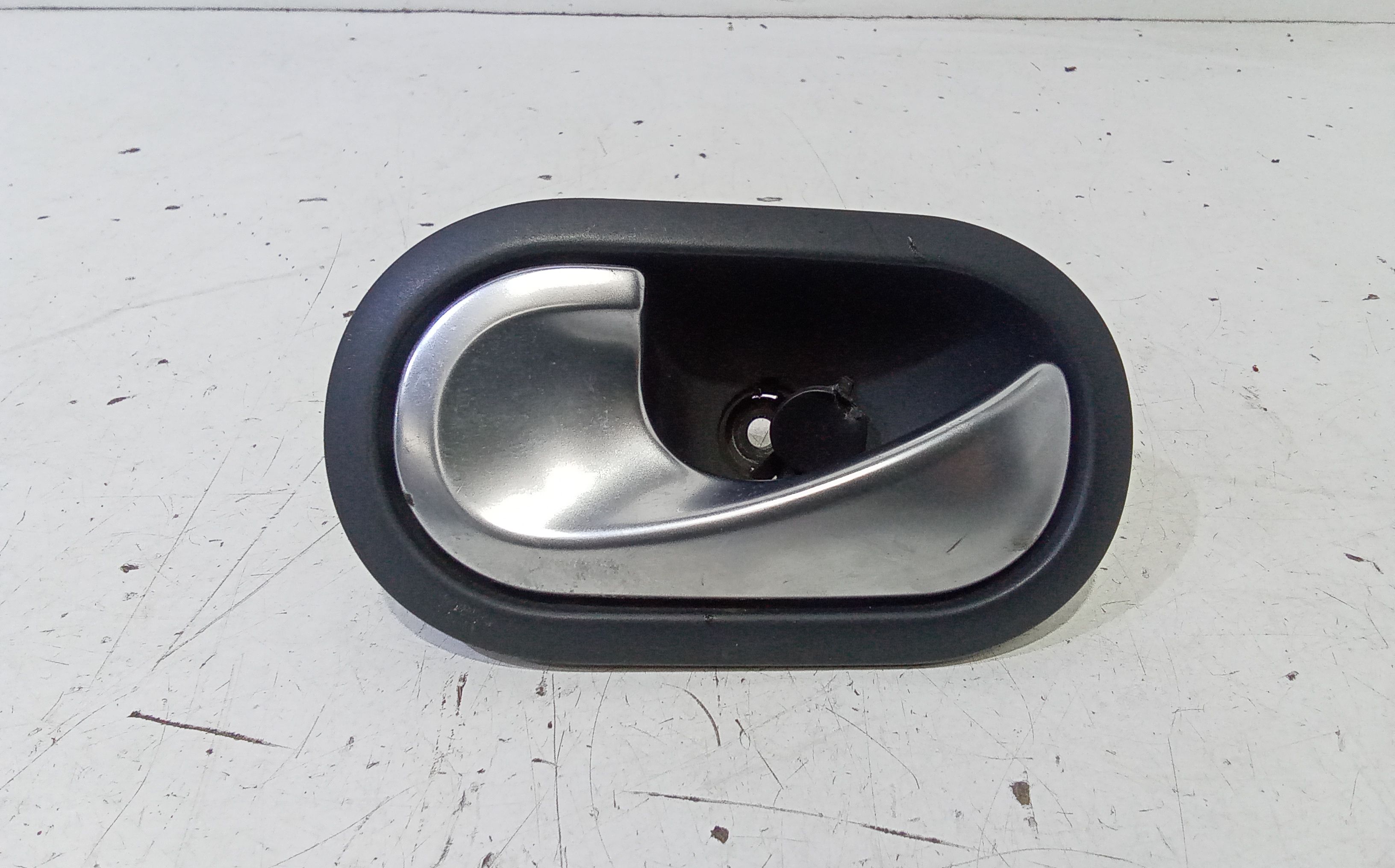 Maniglia Int. Apertura Porta Post. Sinistro 8200028487 Usato