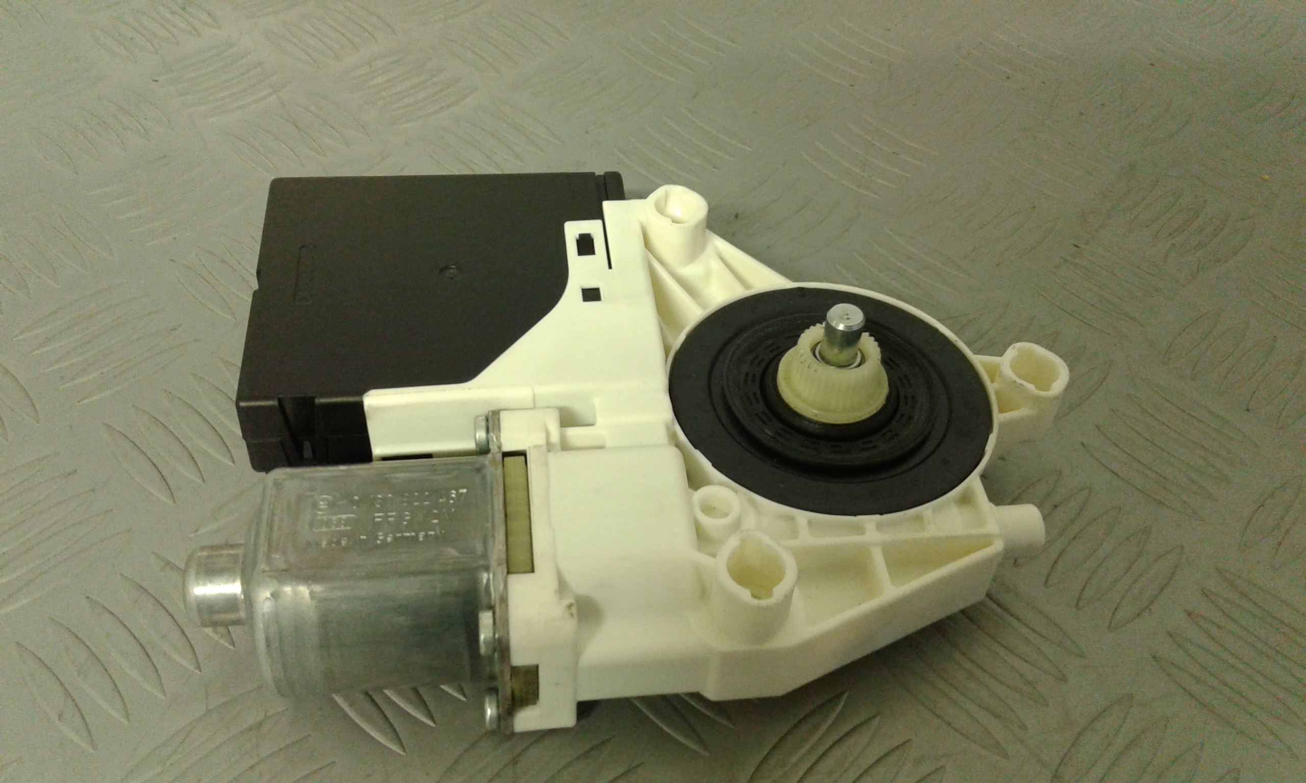 Motorino Alzacristallo Porta Ant. Sinistro 5N0959701EZ09 Usato