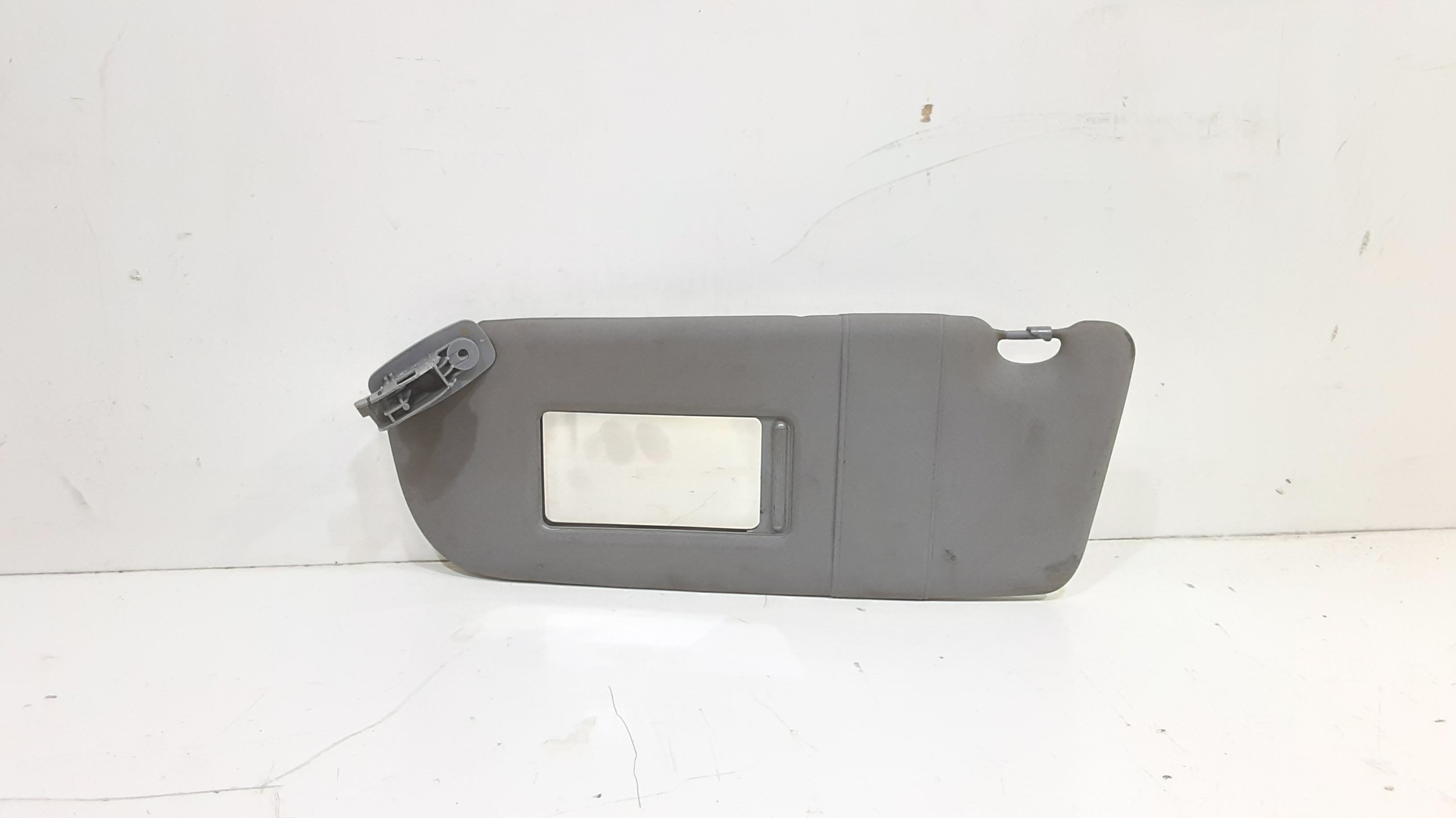 Aletta Parasole Parabrezza Sinistro 8E08575511X5 Usato