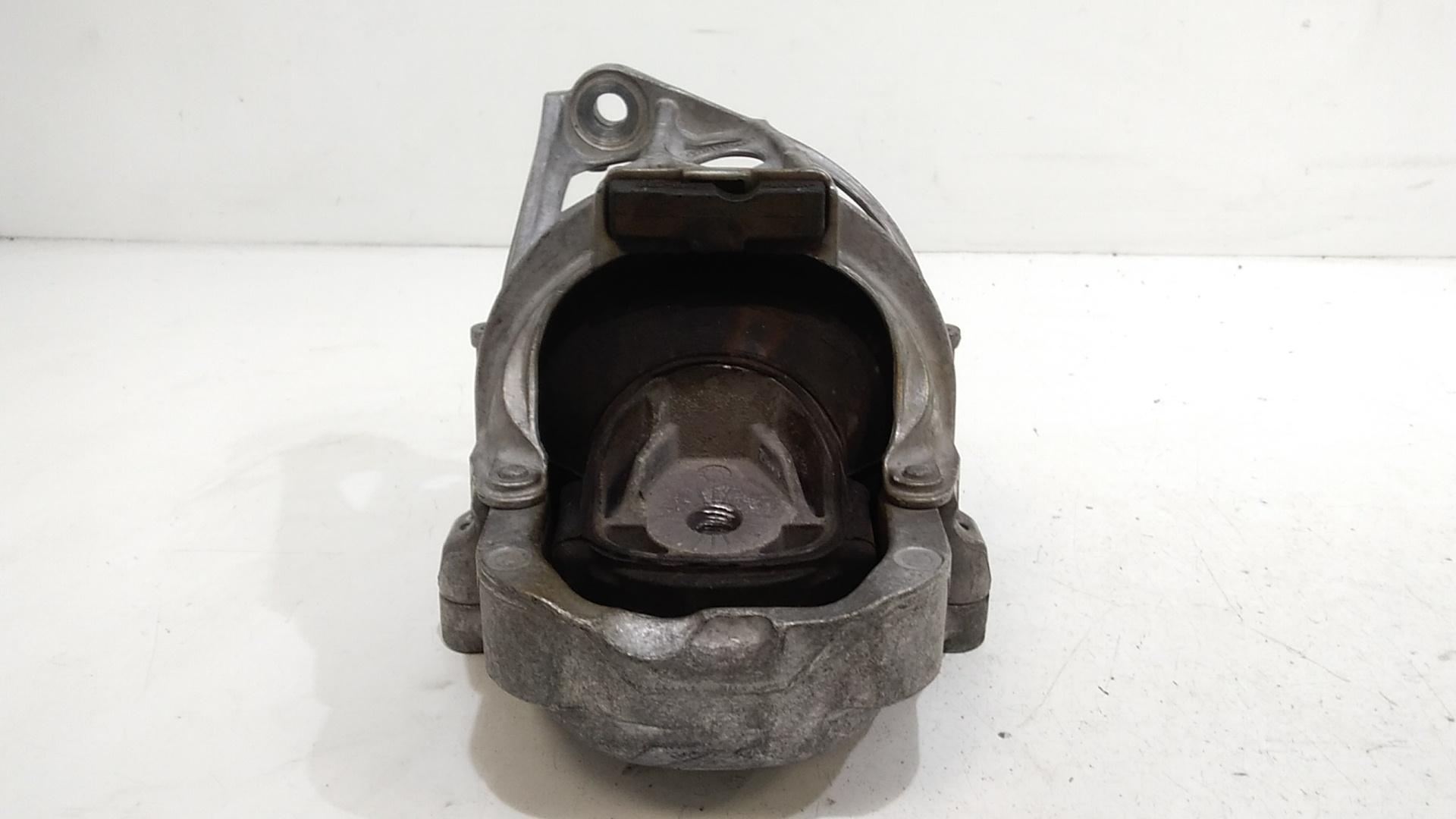 Piastra Alloggiamento Supporto Motore (Con Eventuale Bielletta O Tirante Associato) Usato