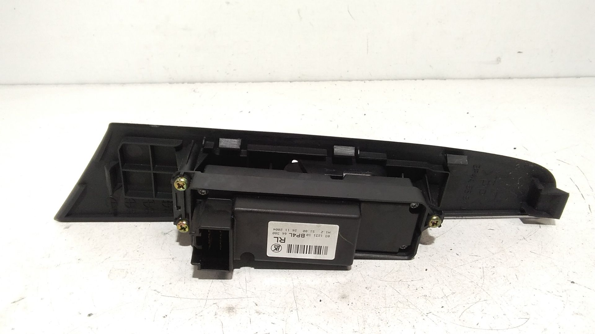 Interruttore Alzacristalli Porta Post. Sinistro BP4L66380 Usato