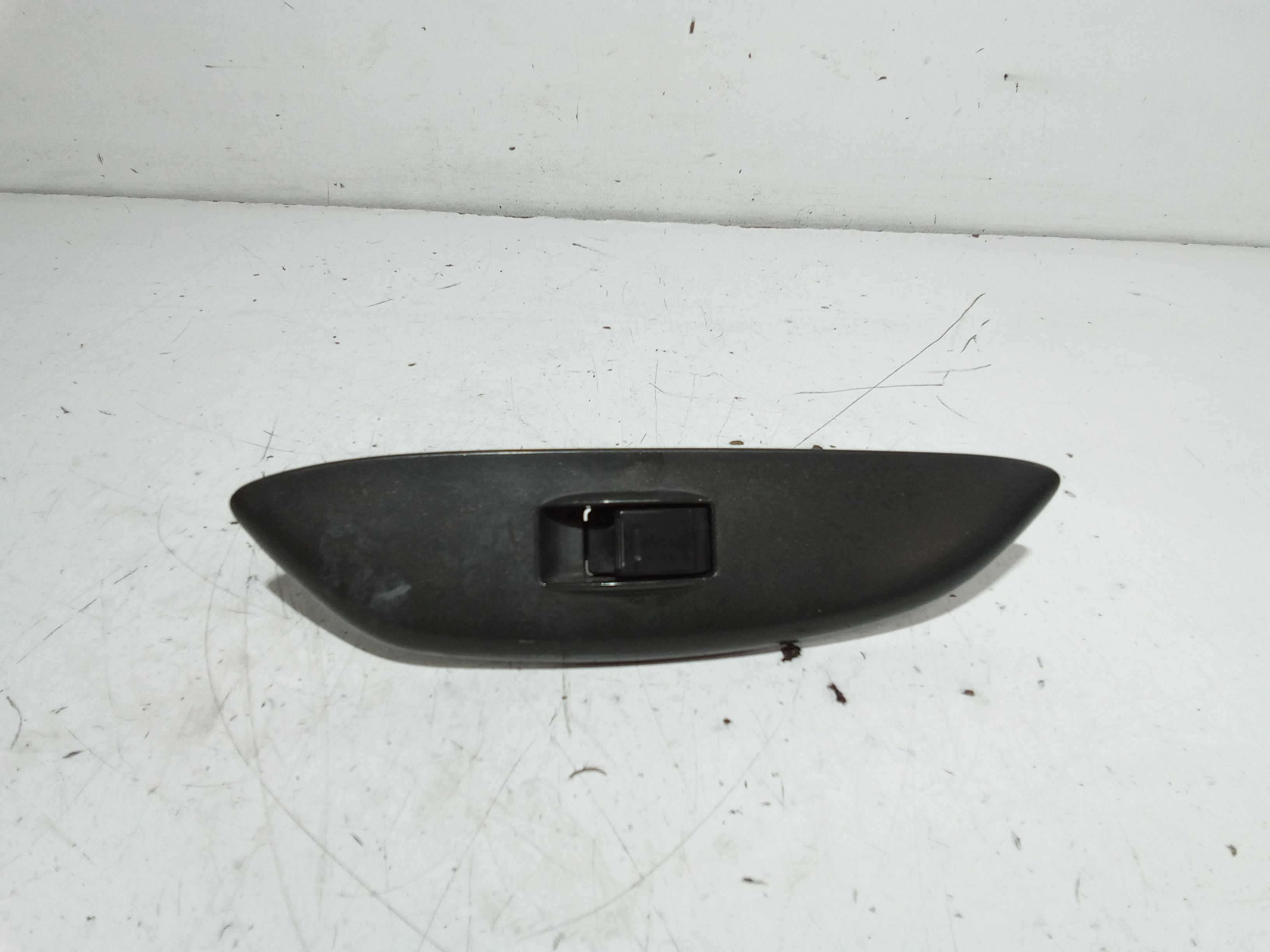 Interruttore Alzacristalli Porta Ant. Destro 8481012080 Usato