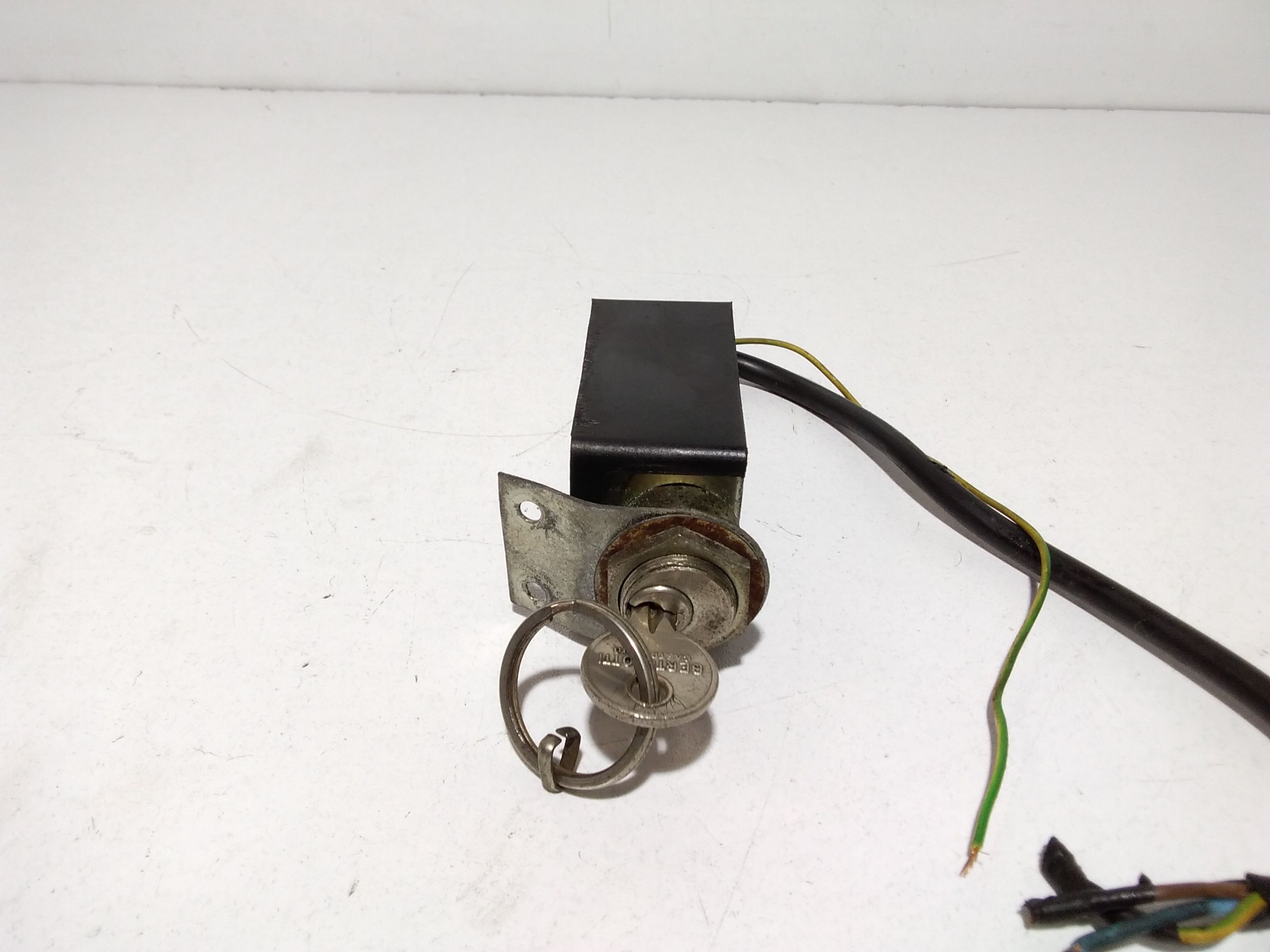 Commutatore Avviamento Con Cilindretti Serrature Usato