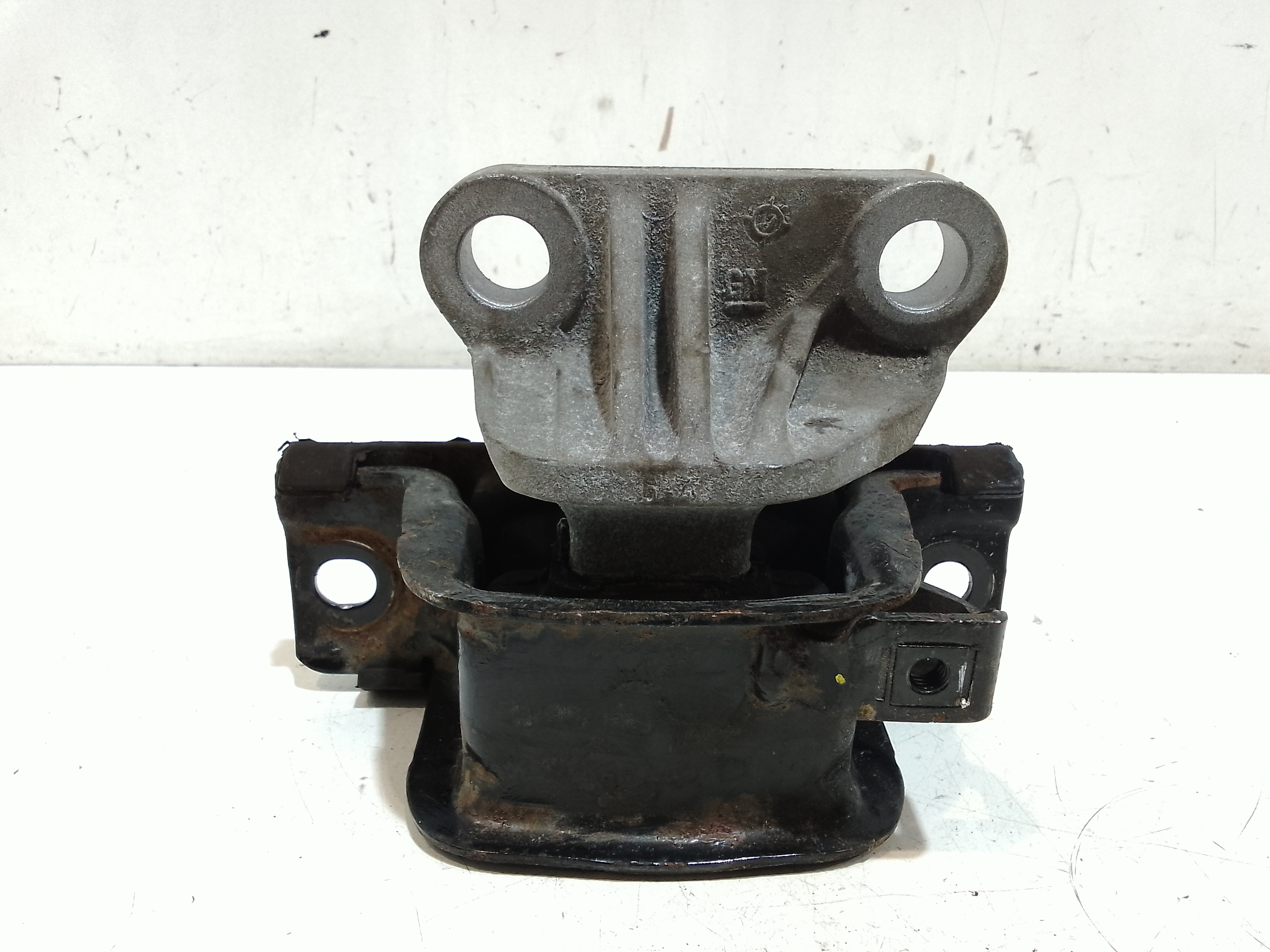 Piastra Alloggiamento Supporto Motore (Con Eventuale Bielletta O Tirante Associato) Usato