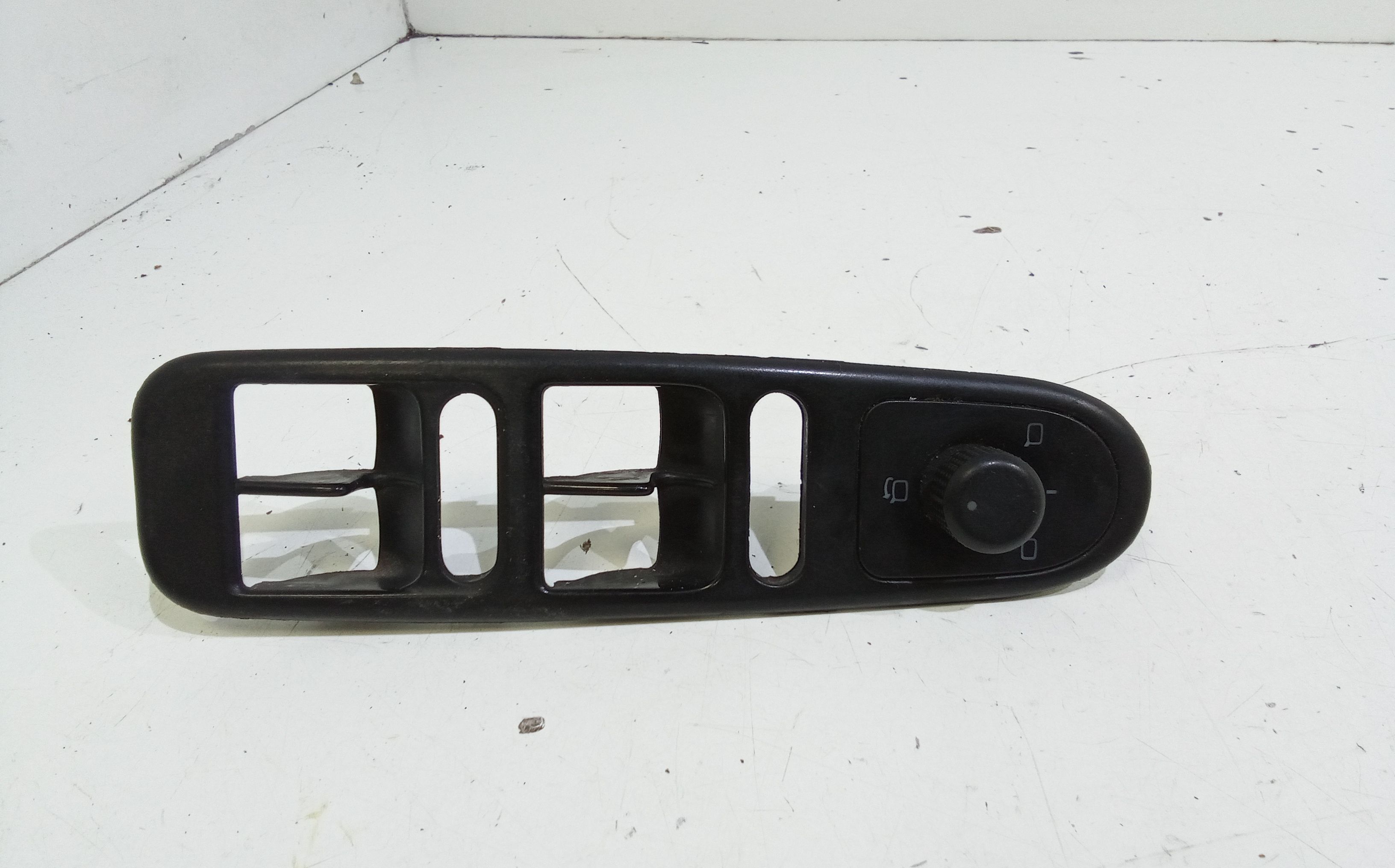 Interruttore Regolazione Retrovisore Est. 5P0959565B9B9 Usato