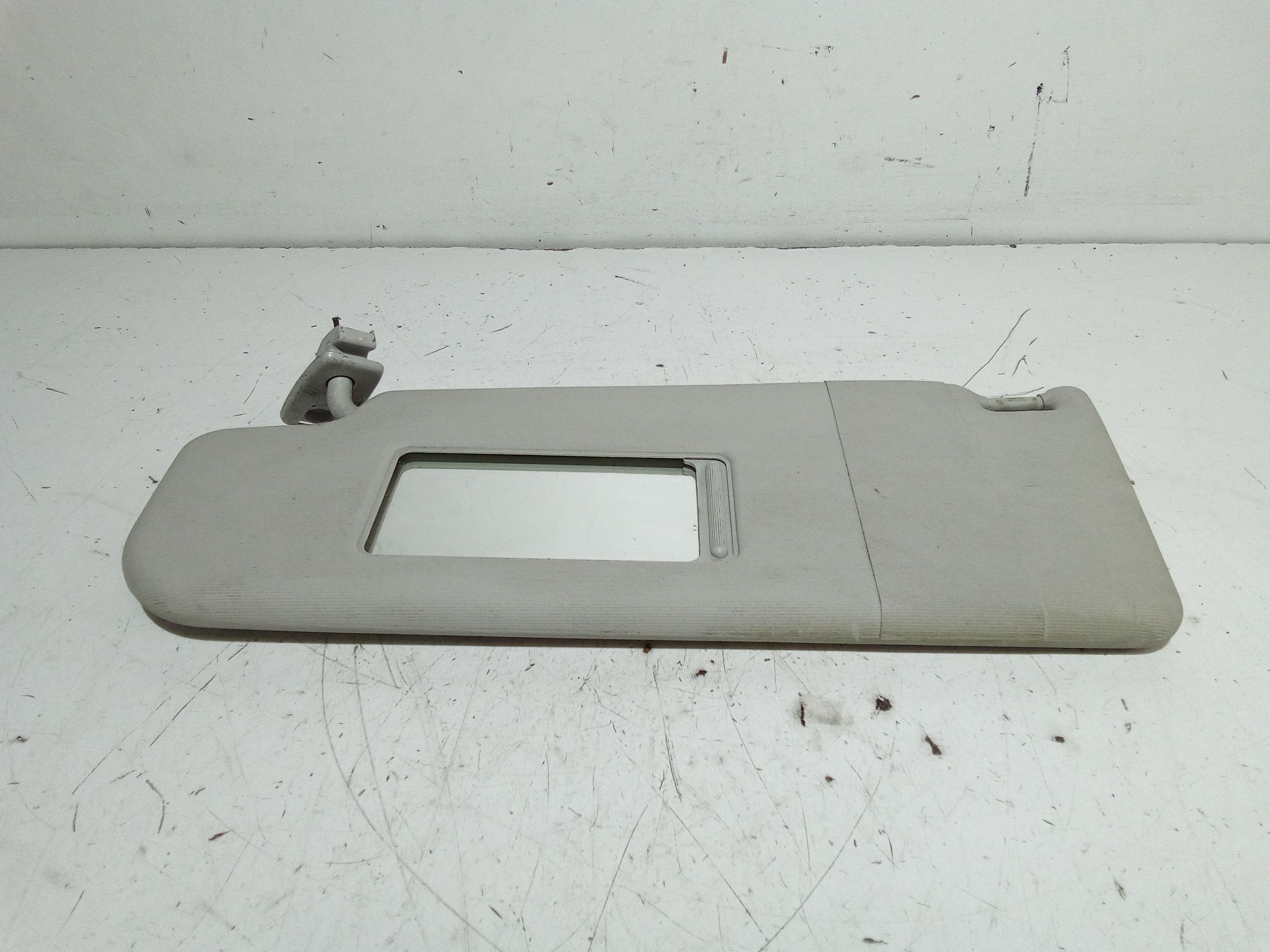 Aletta Parasole Parabrezza Sinistro 1K0857551N2F4 Usato