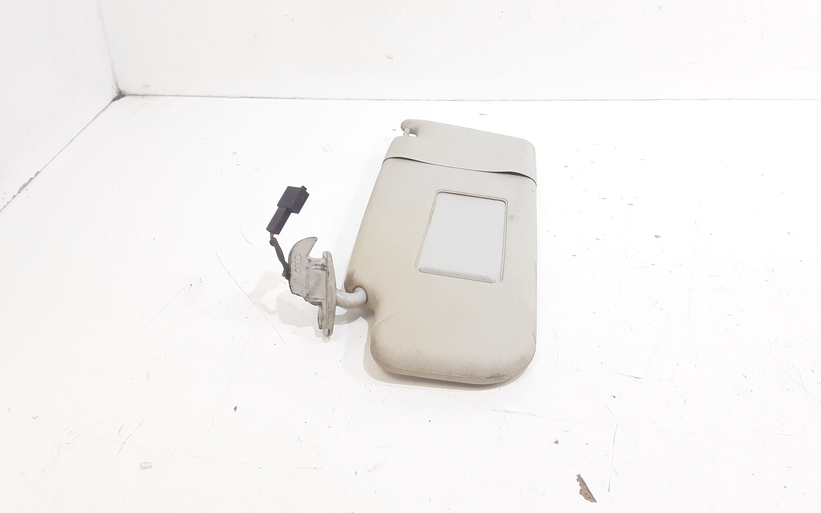 Aletta Parasole Parabrezza Sinistro 3B0857551AM2F4 Usato