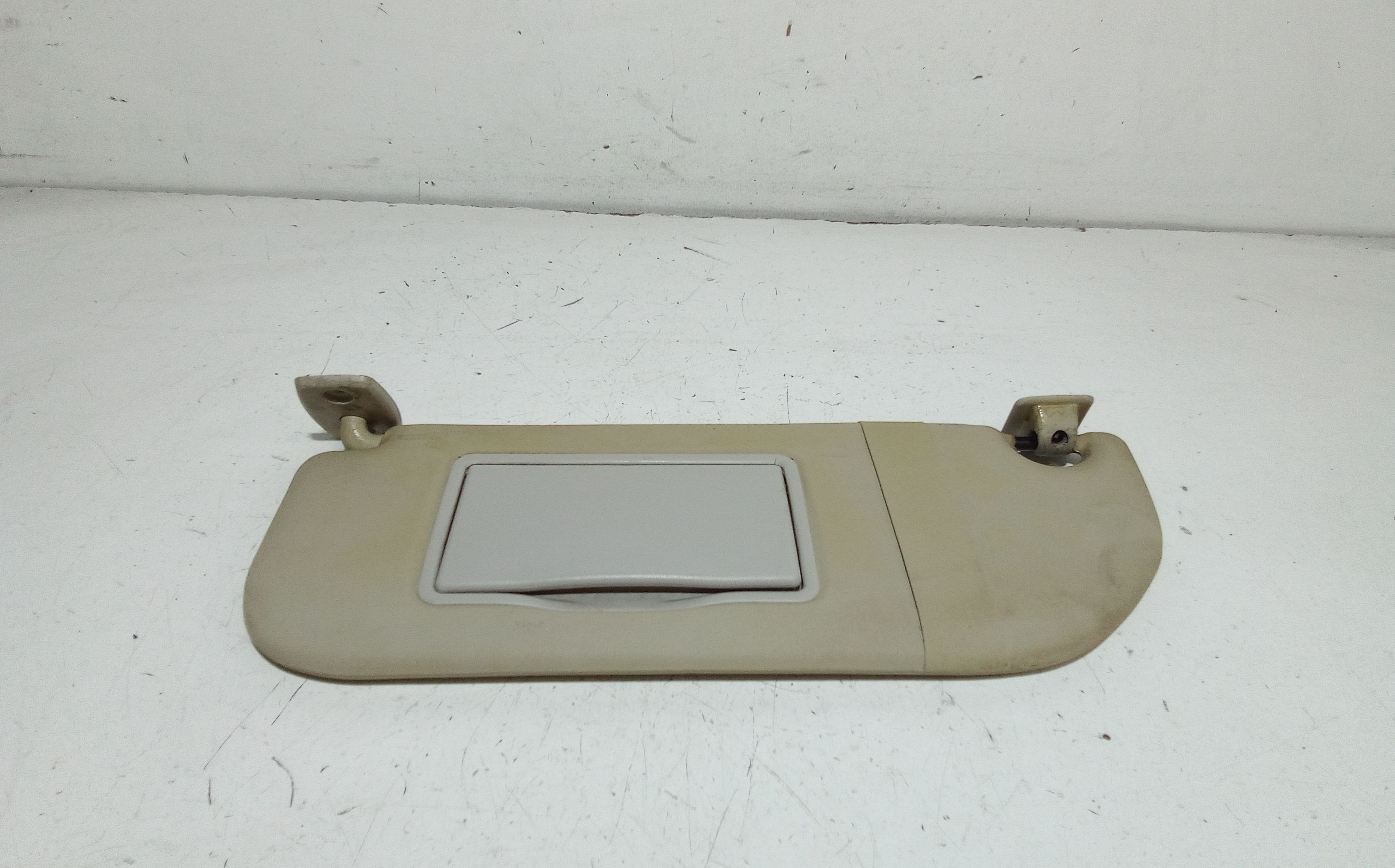 Aletta Parasole Parabrezza Sinistro 0474109010 Usato