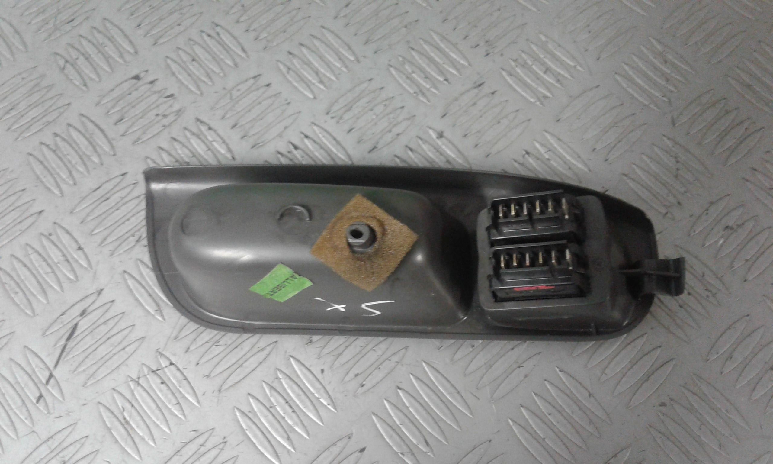 Interruttore Alzacristalli Porta Ant. Sinistro 7700432963 Usato