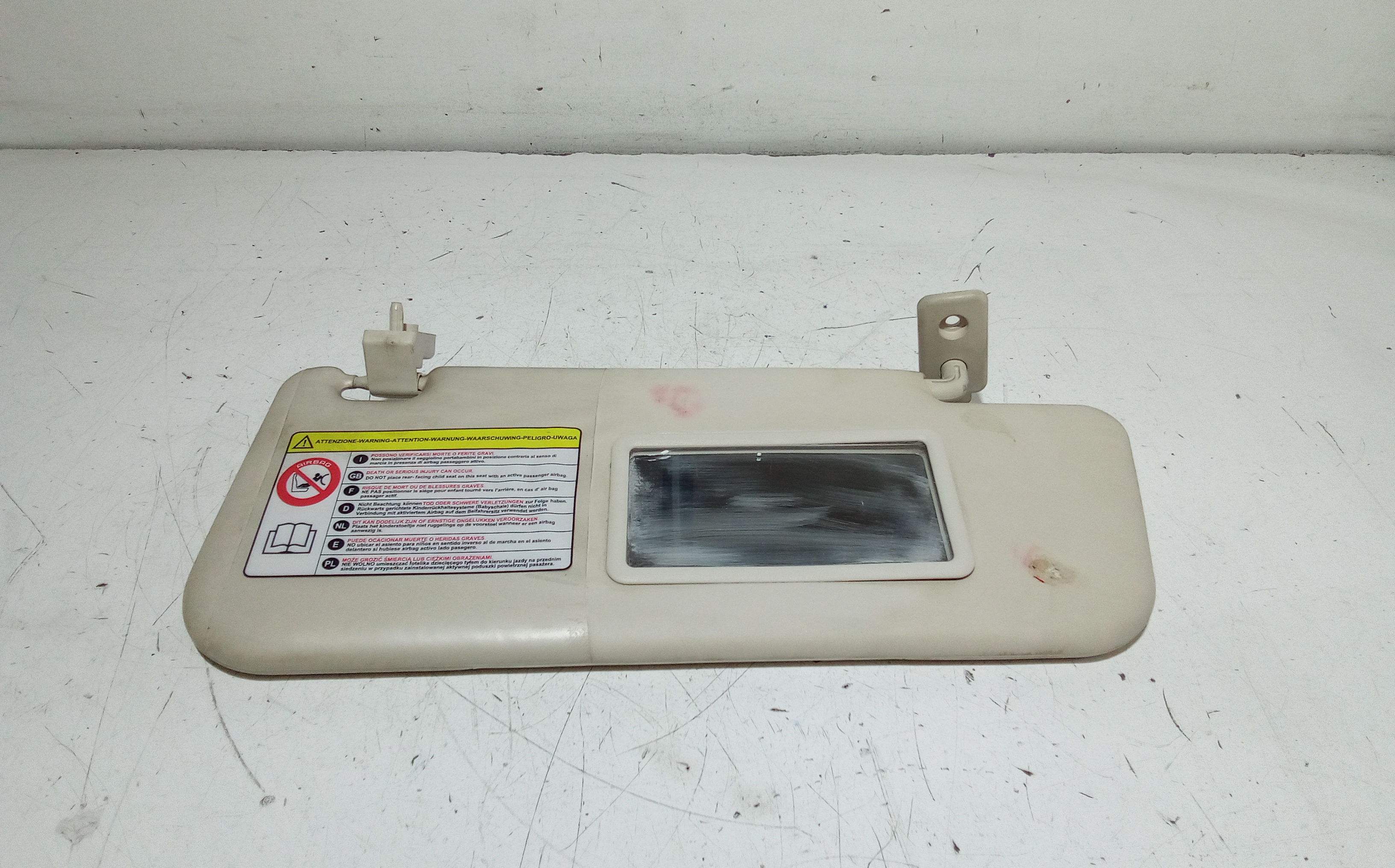 Aletta Parasole Parabrezza Destro 1570922 Usato