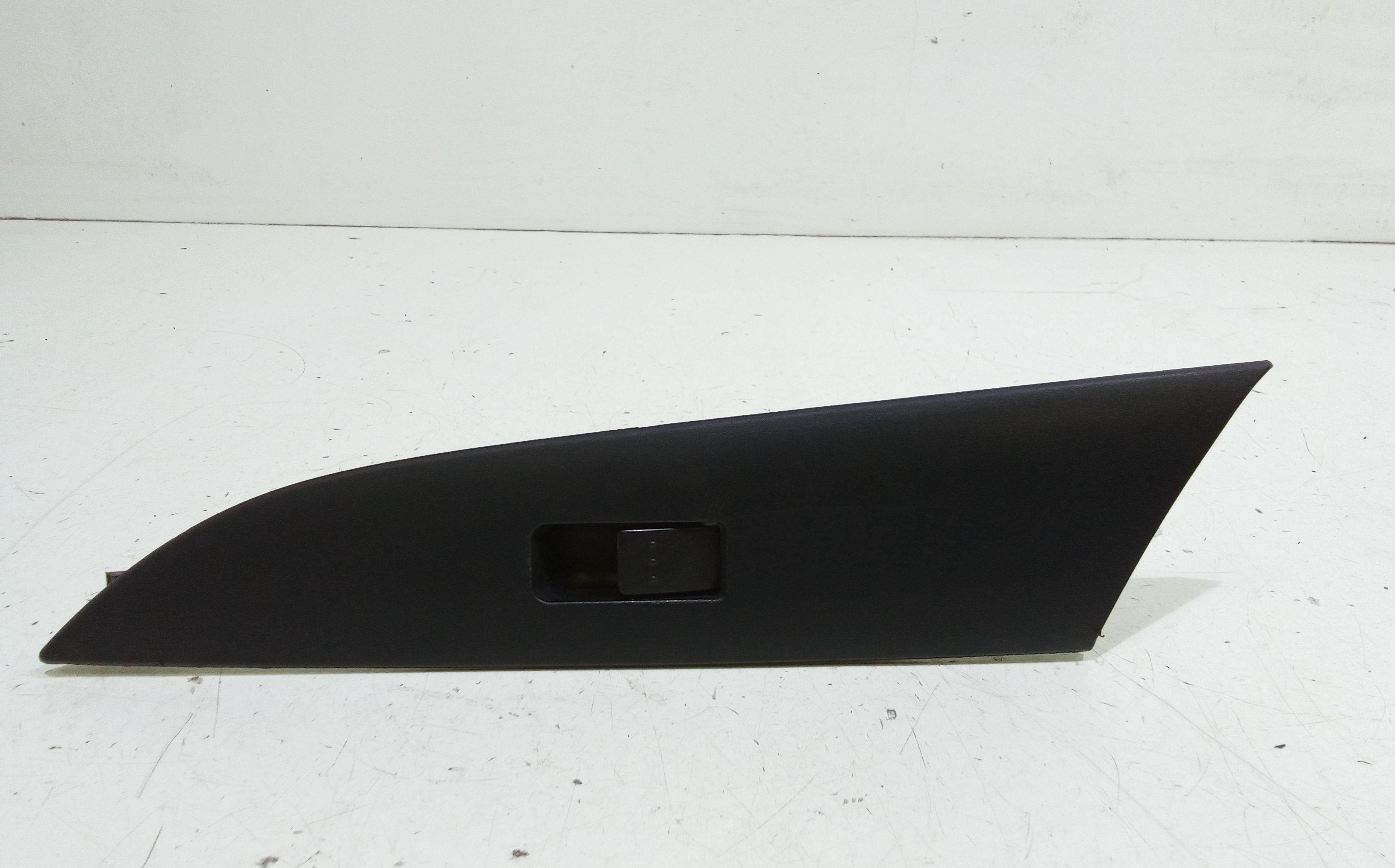 Interruttore Alzacristalli Porta Ant. Destro BP4K66370 Usato