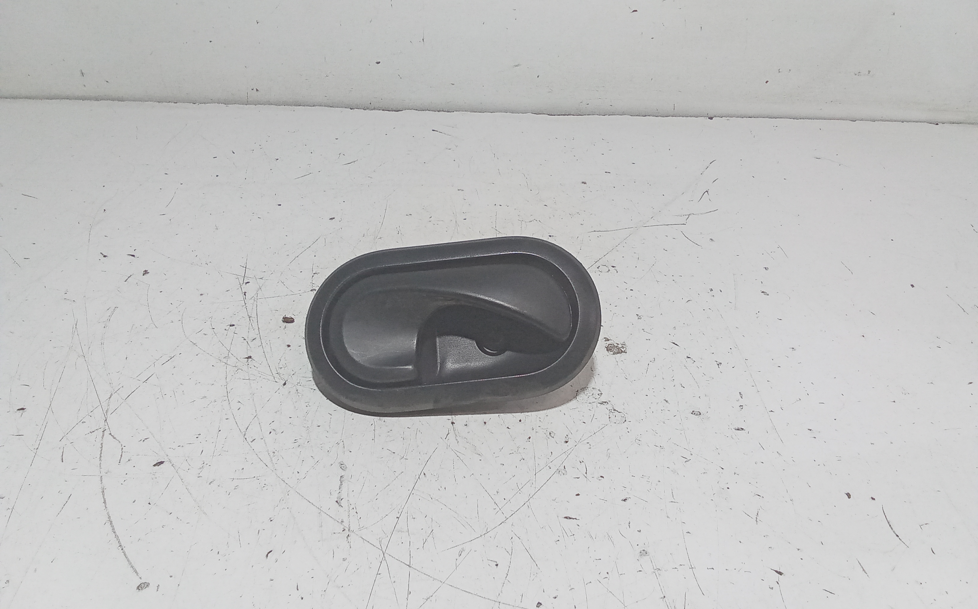 Maniglia Int. Apertura Porta Post. Destro 8200733847 Usato