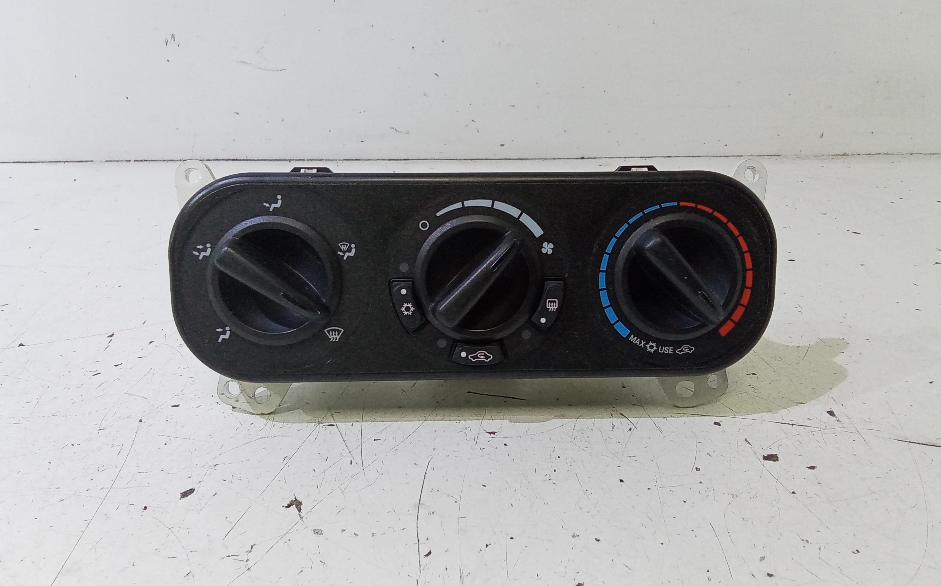 Blocco Comando Climatizzazione K55111878AE Usato