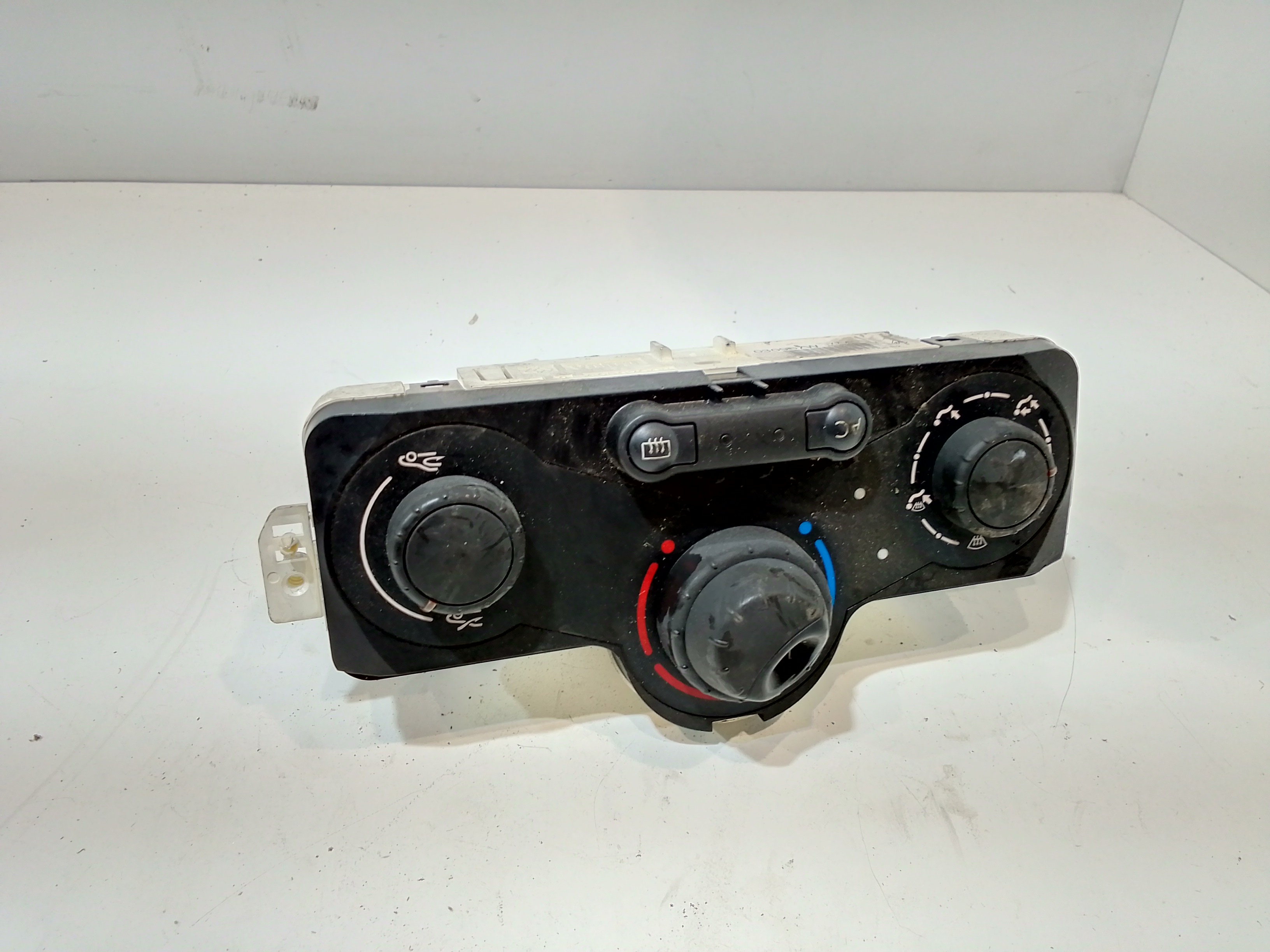 Blocco Comando Climatizzazione 7701070473 Usato