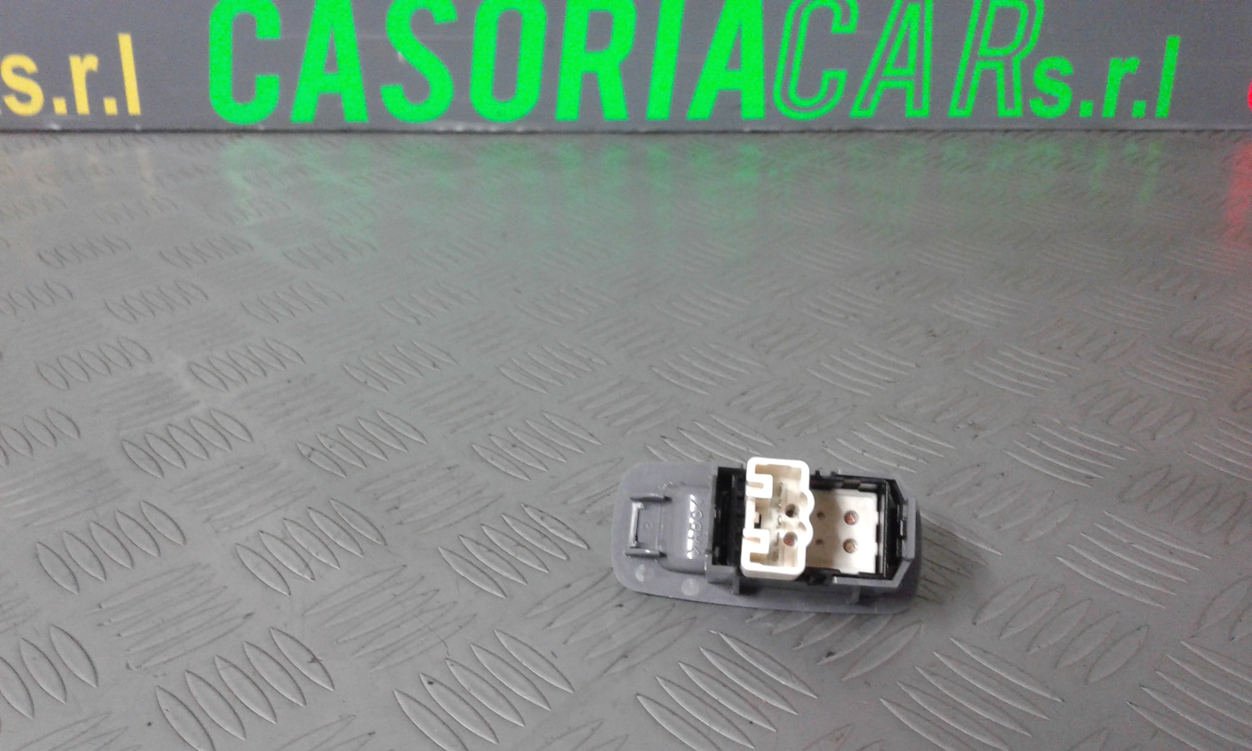 Interruttore Alzacristalli Porta Post. Destro Usato