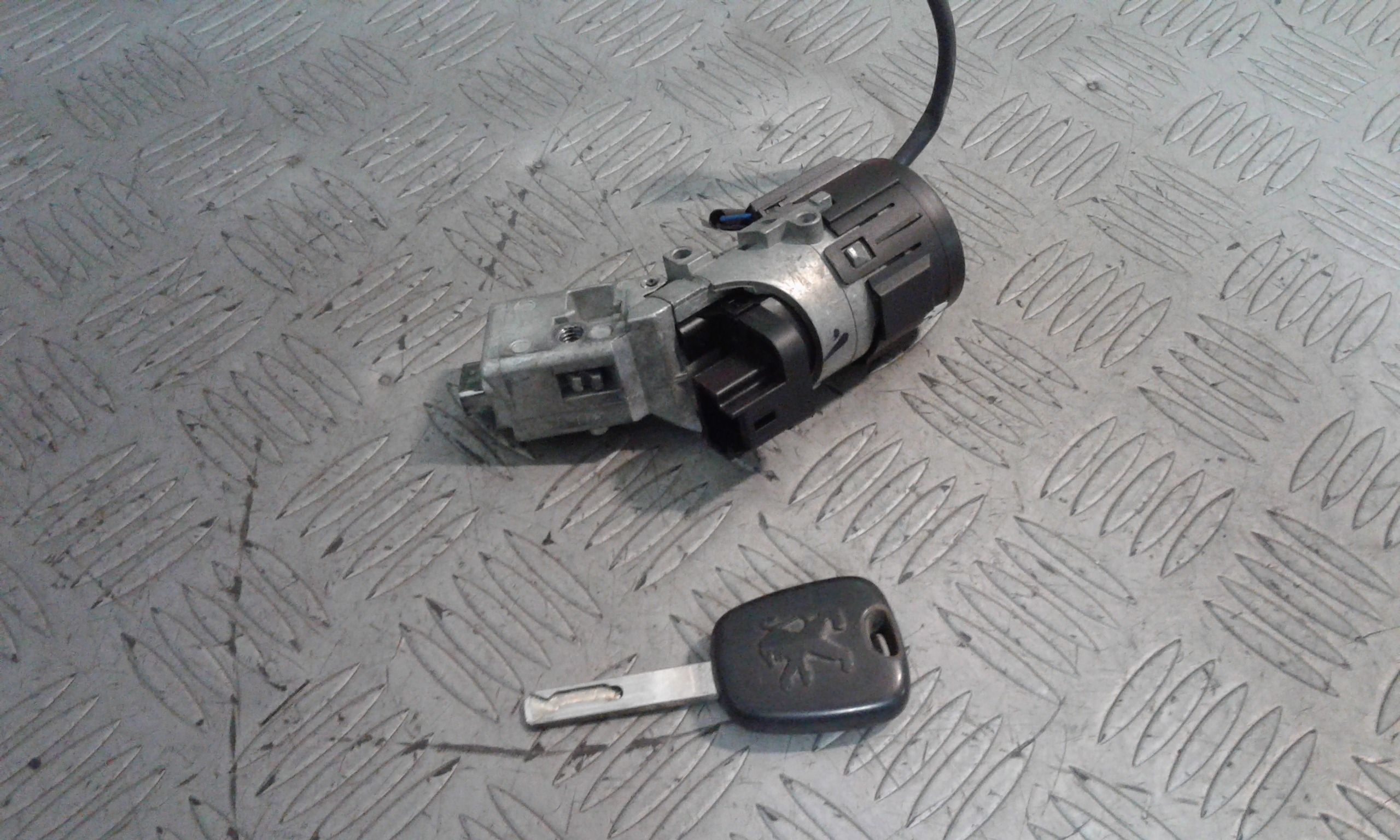 Commutatore Avviamento Con Cilindretti Serrature Usato