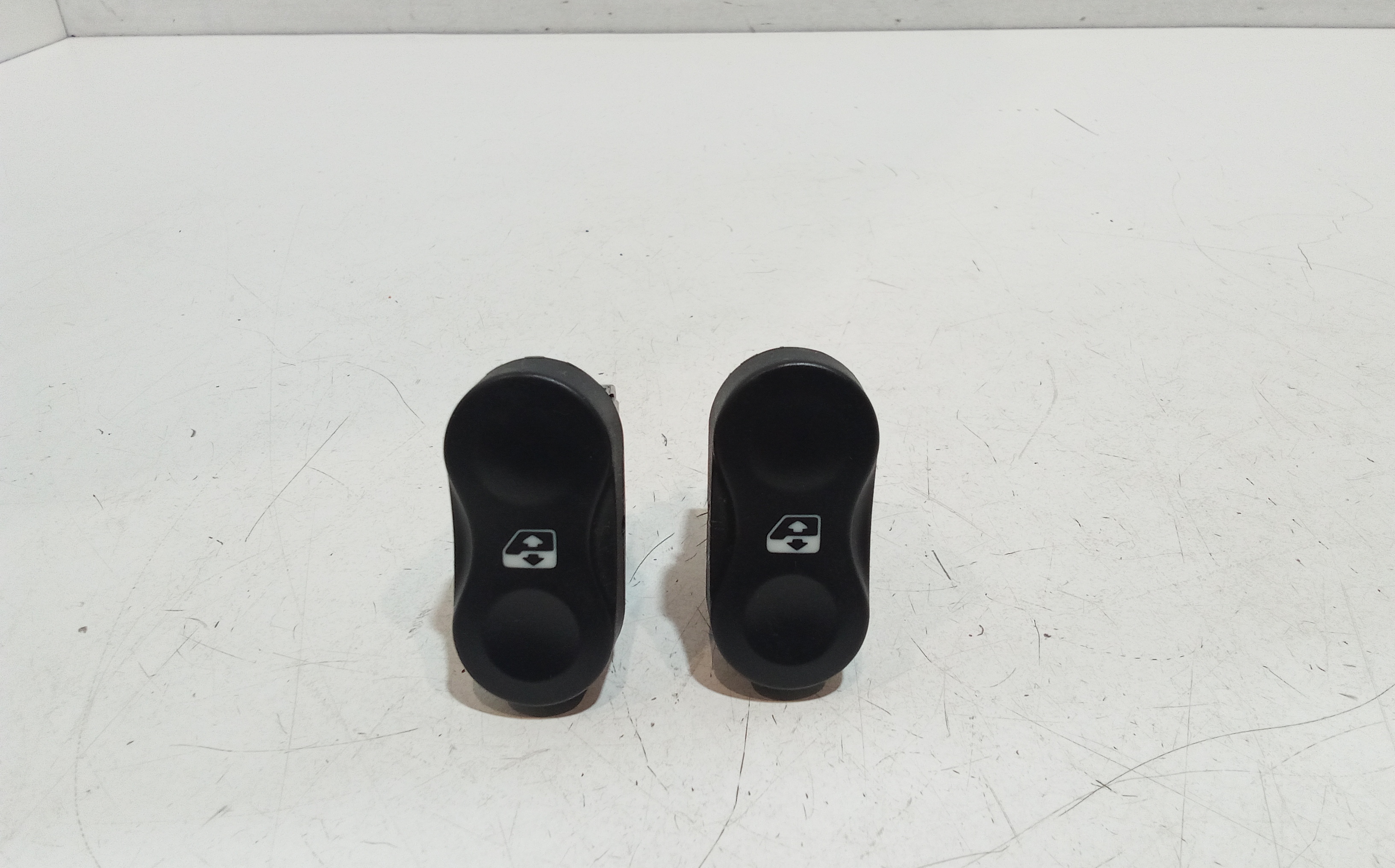 Blocco Comandi Alzacristalli 8200108273 Usato