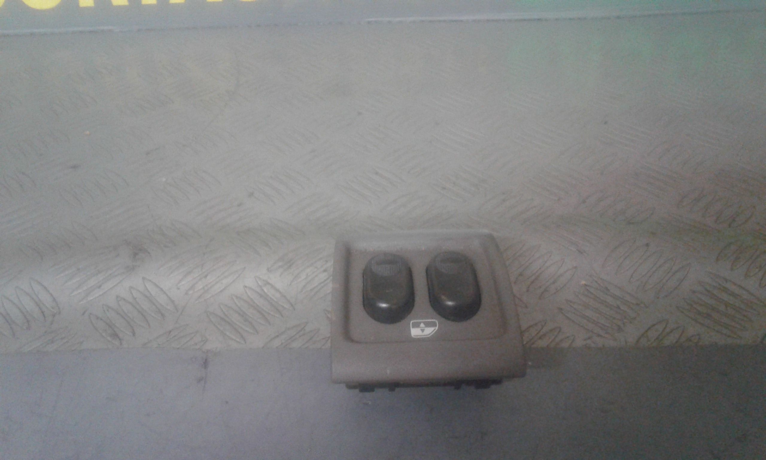 Interruttore Alzacristalli Porta Ant. Destro Usato