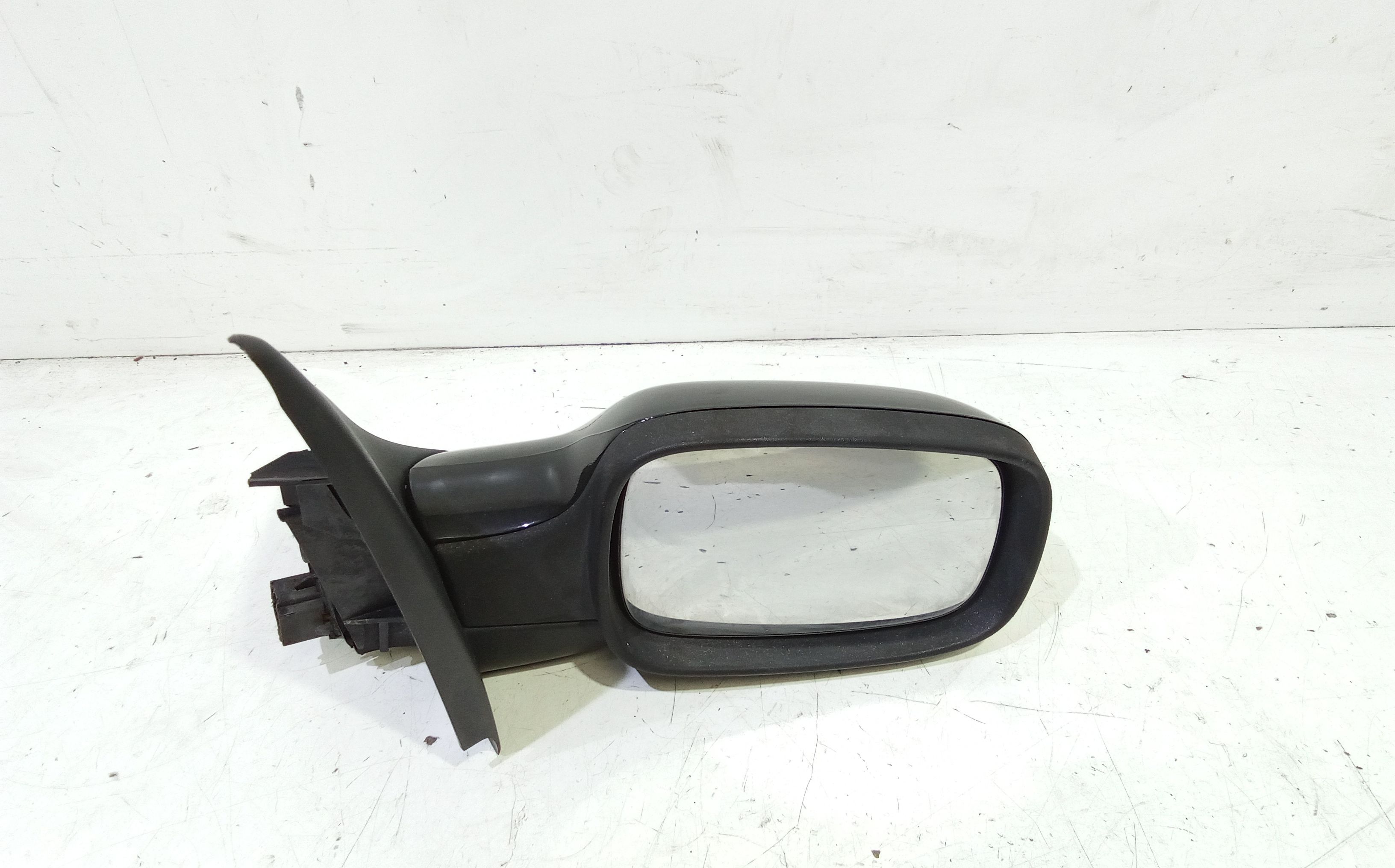 Retrovisore Est. Destro 7701054686 Usato