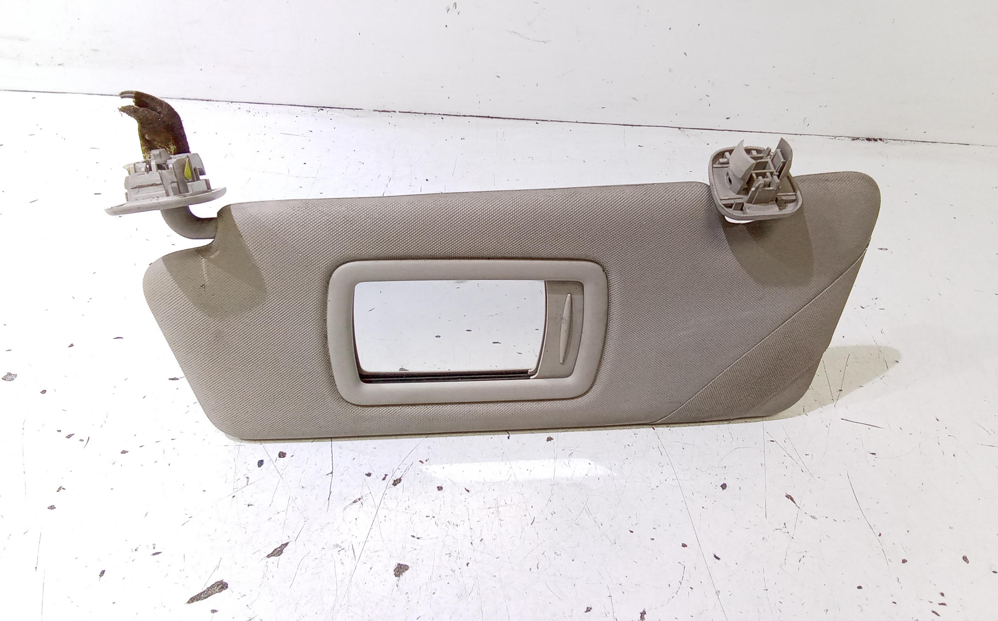 Aletta Parasole Parabrezza Sinistro 964010001R Usato