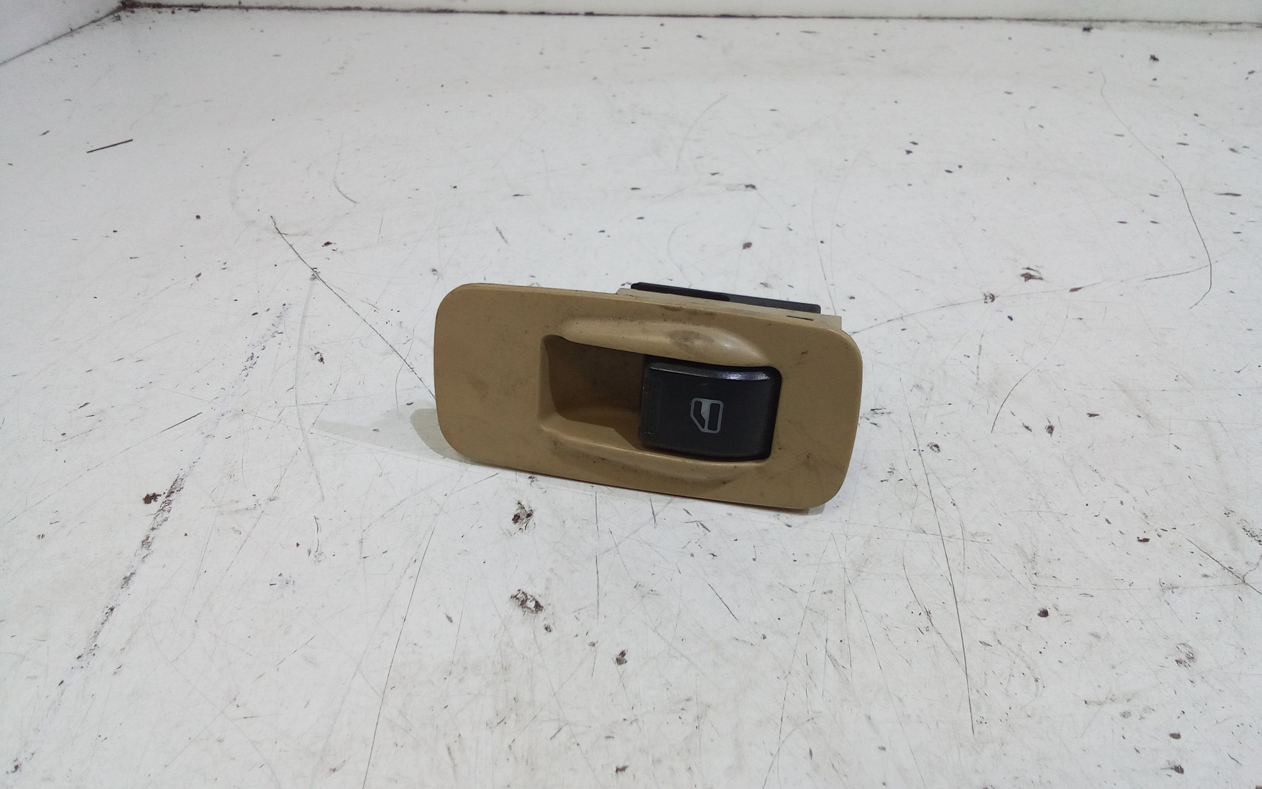 Interruttore Alzacristalli Porta Post. Sinistro 734030028 Usato