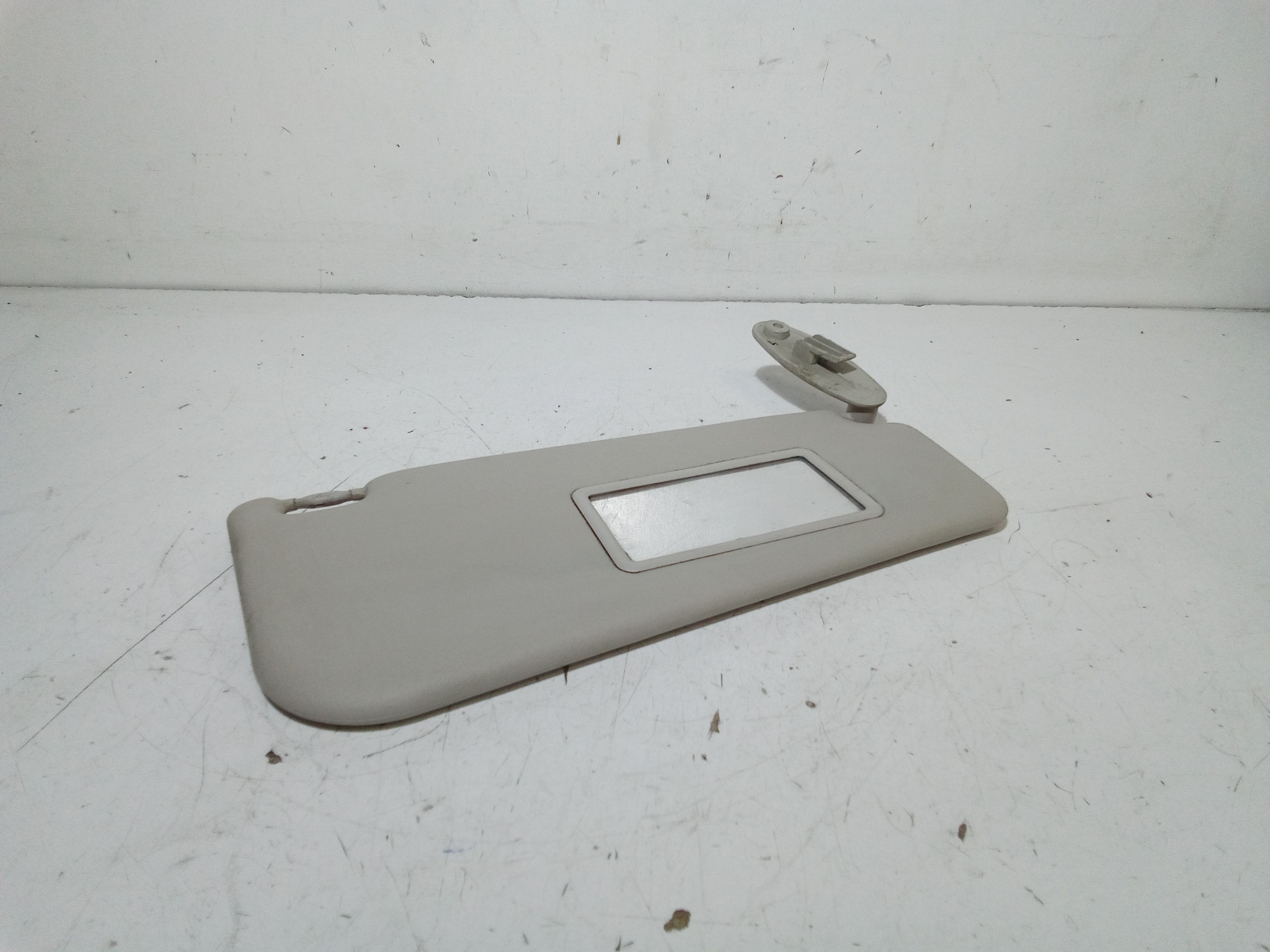 Aletta Parasole Parabrezza Destro 735338206 Usato