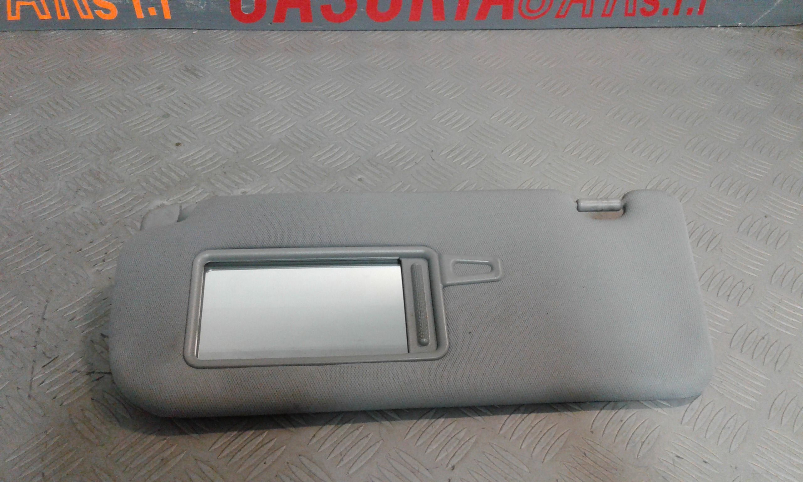 Aletta Parasole Parabrezza Sinistro 852102P200H9 Usato