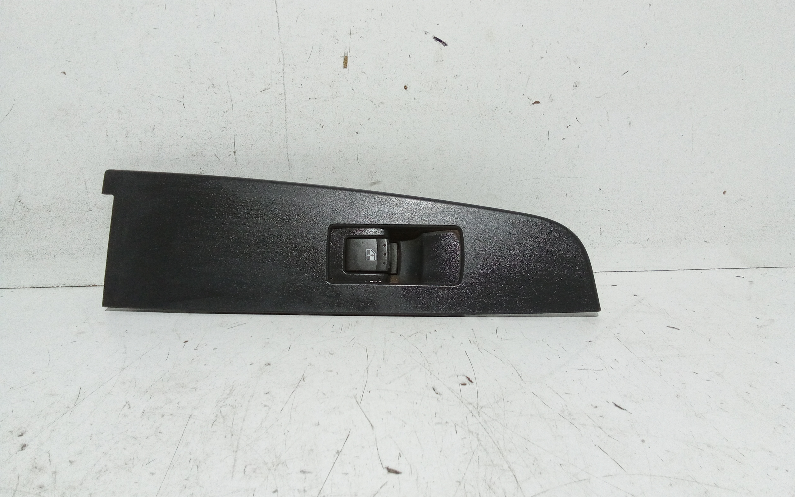 Interruttore Alzacristalli Porta Post. Destro 8584009000HCC Usato