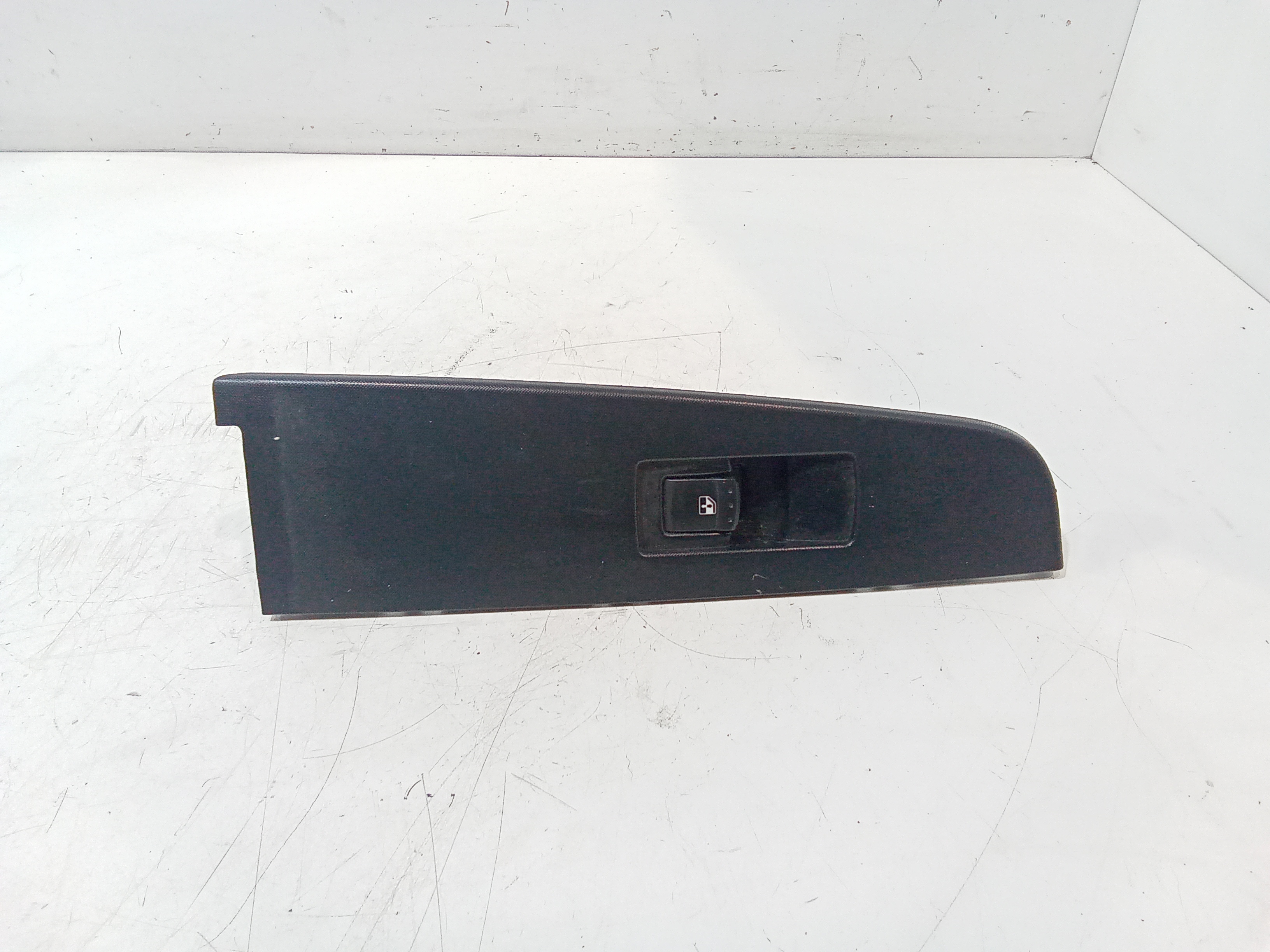 Interruttore Alzacristalli Porta Post. Destro 8584009010 Usato