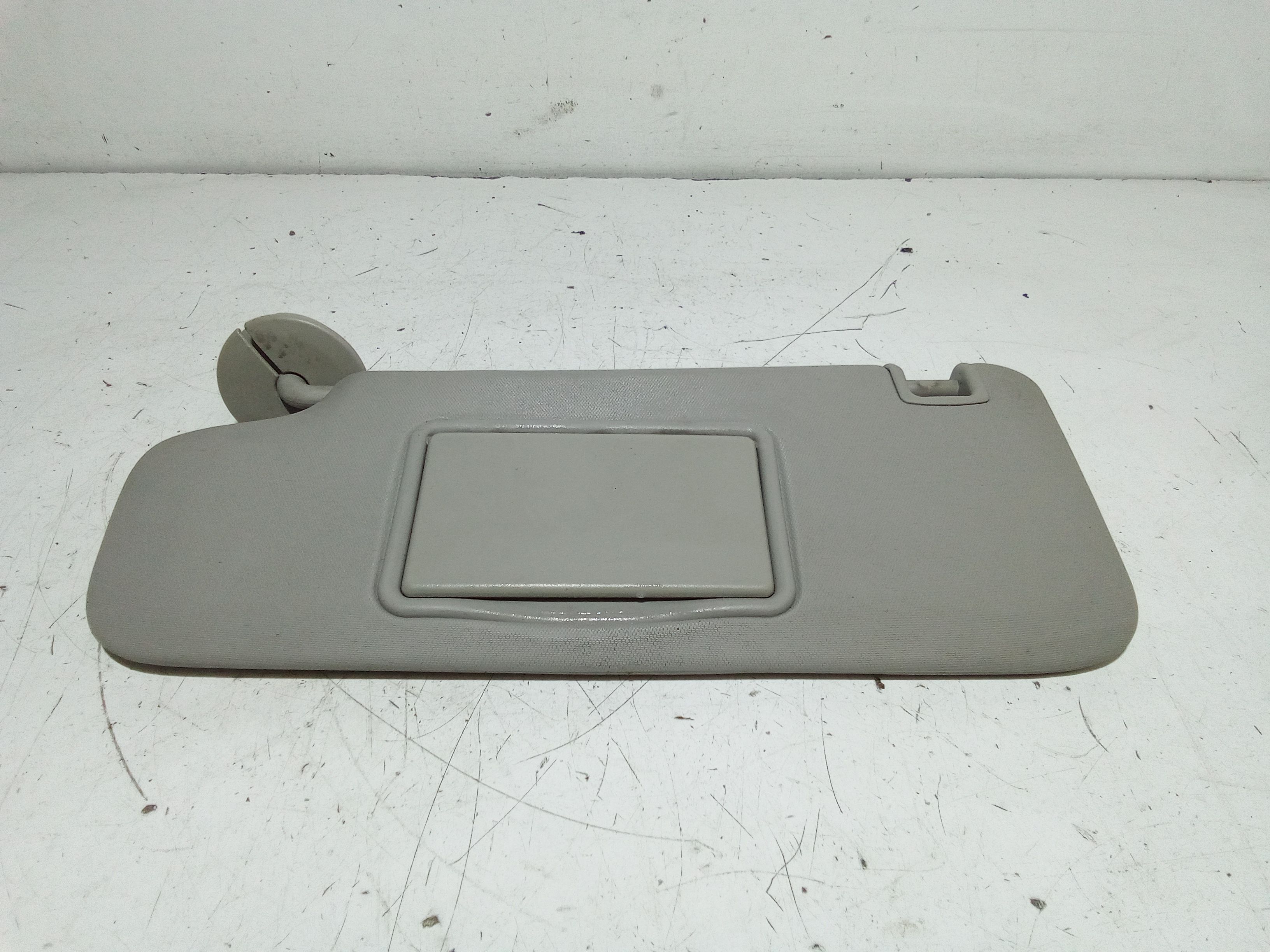 Aletta Parasole Parabrezza Sinistro 95034272 Usato