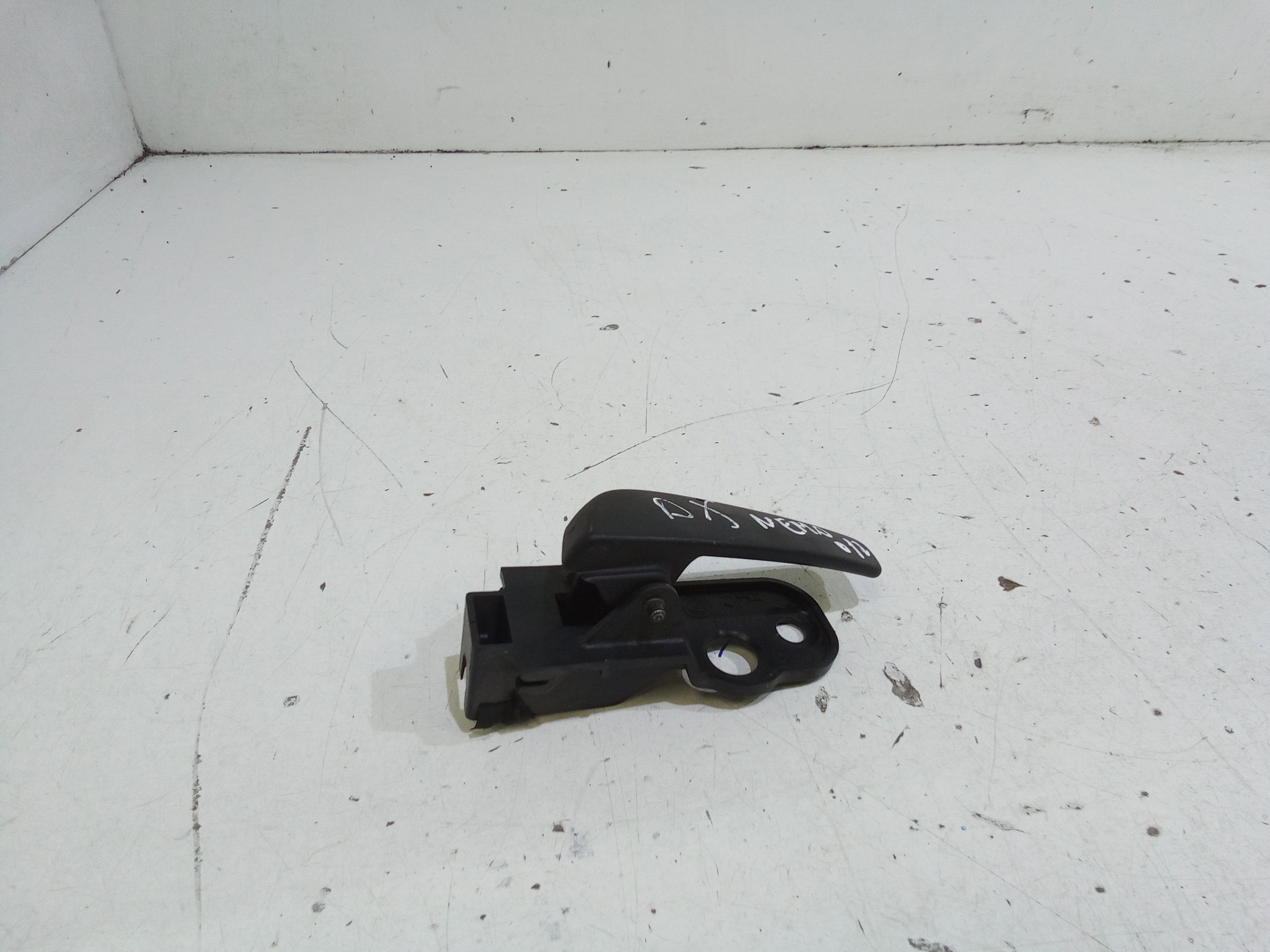 Maniglia Int. Apertura Porta Ant. Destro Usato