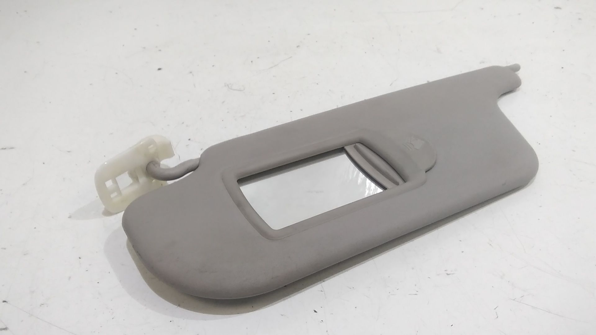 Aletta Parasole Parabrezza Sinistro 8200294234 Usato