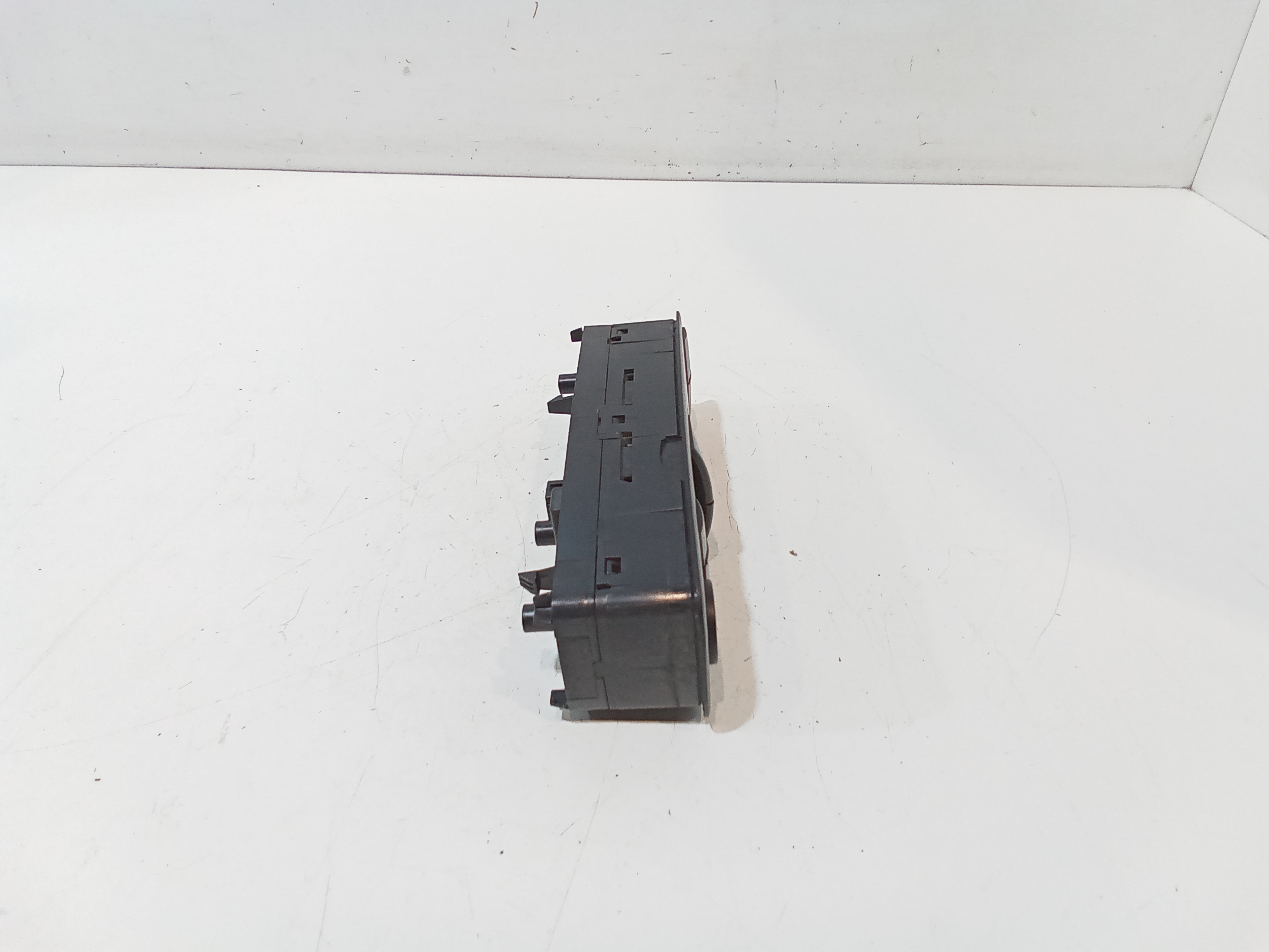 Interruttore Alzacristalli Porta Ant. Sinistro A16982069109116 Usato