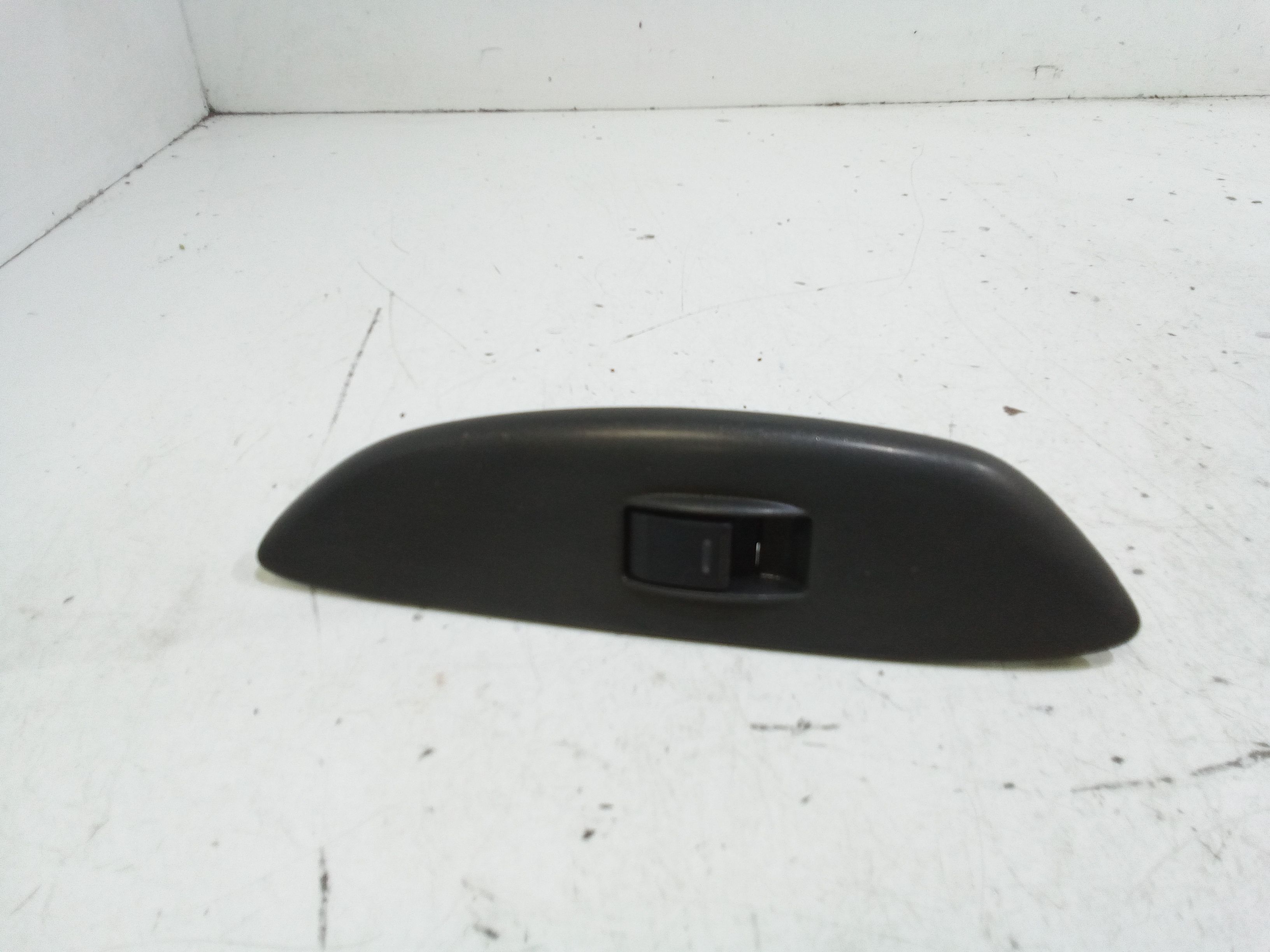 Interruttore Alzacristalli Porta Ant. Destro 8481012080 Usato