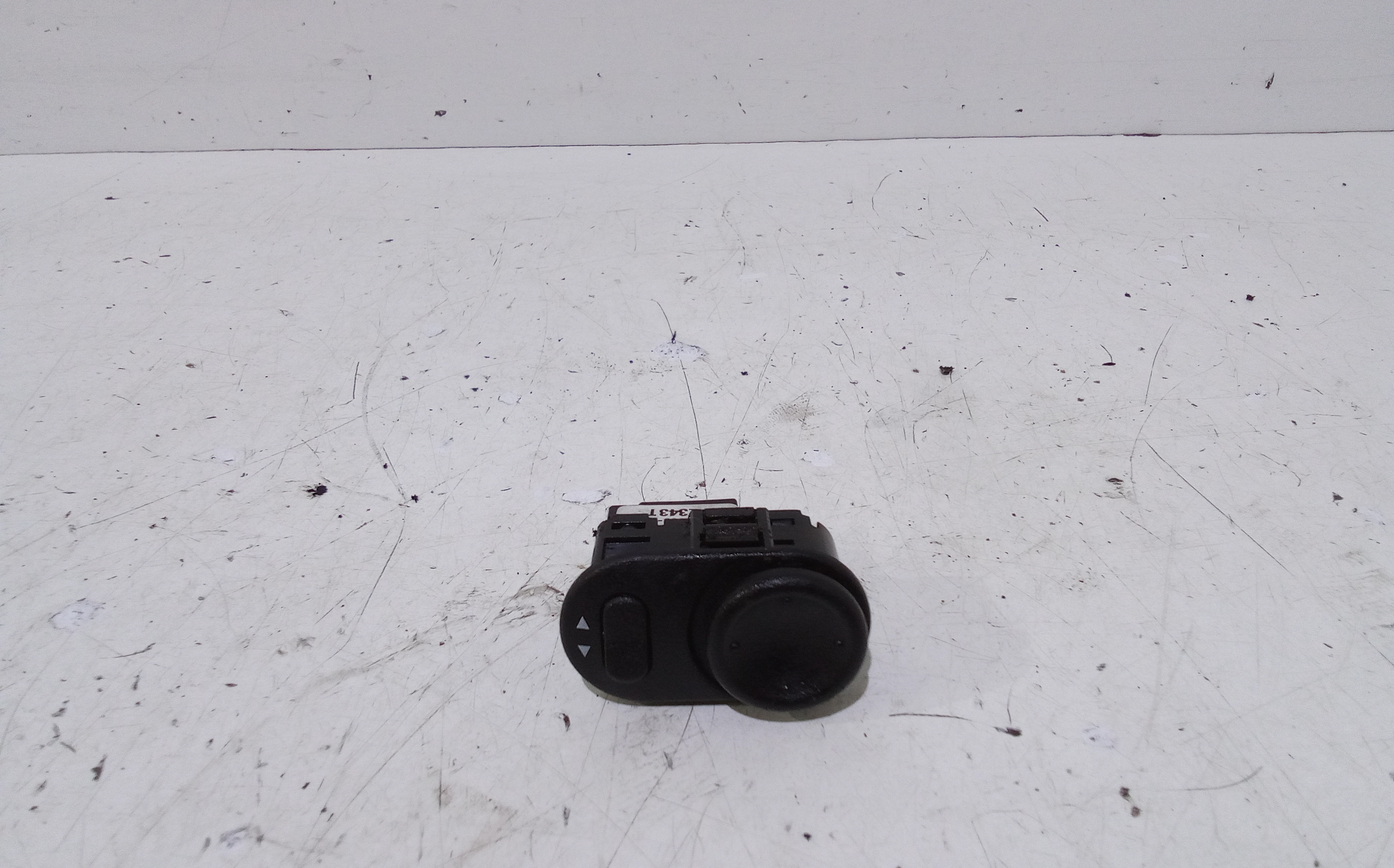 Interruttore Regolazione Retrovisore Est. 3795083E20000 Usato