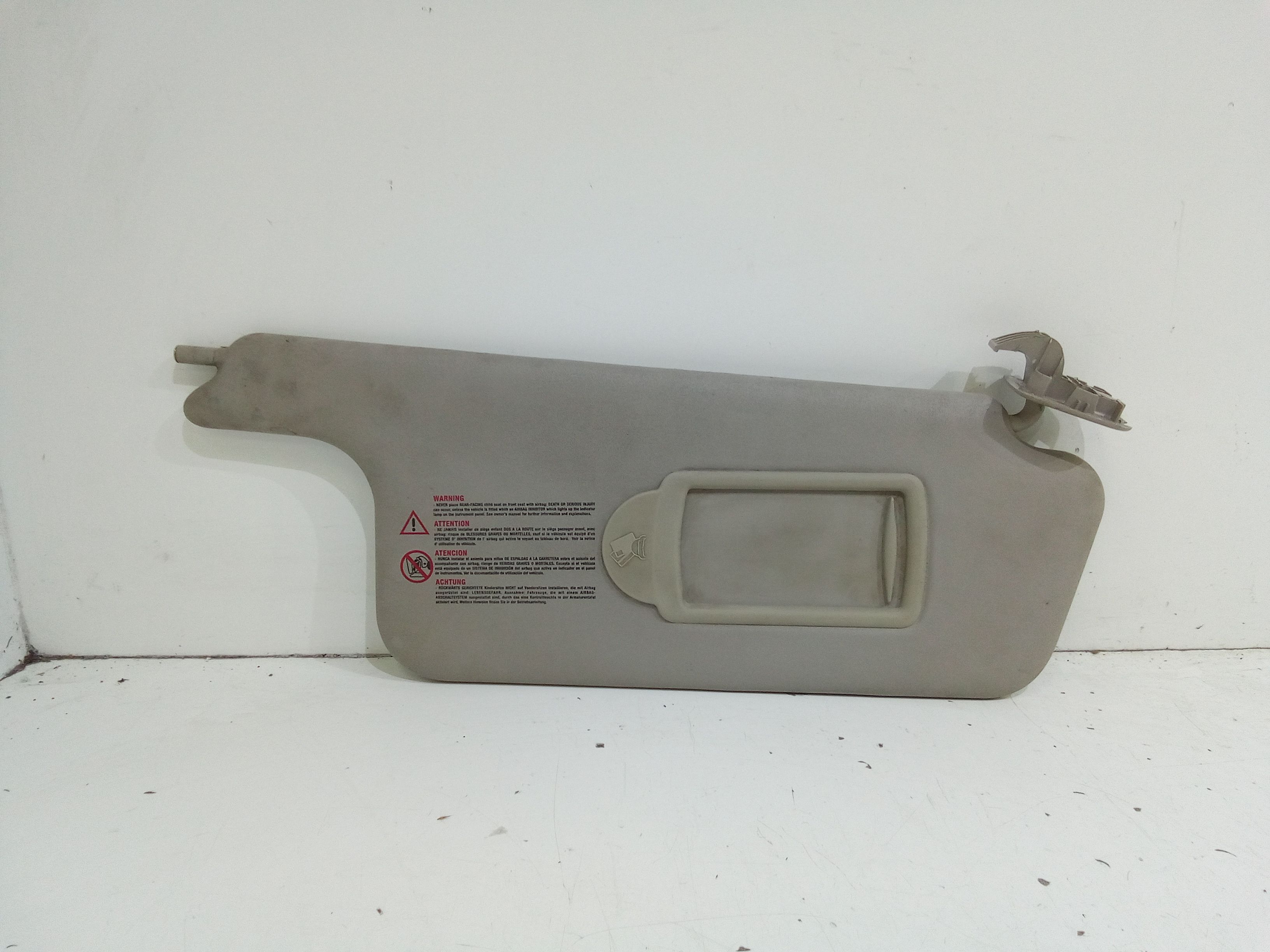 Aletta Parasole Parabrezza Destro 8200246822 Usato